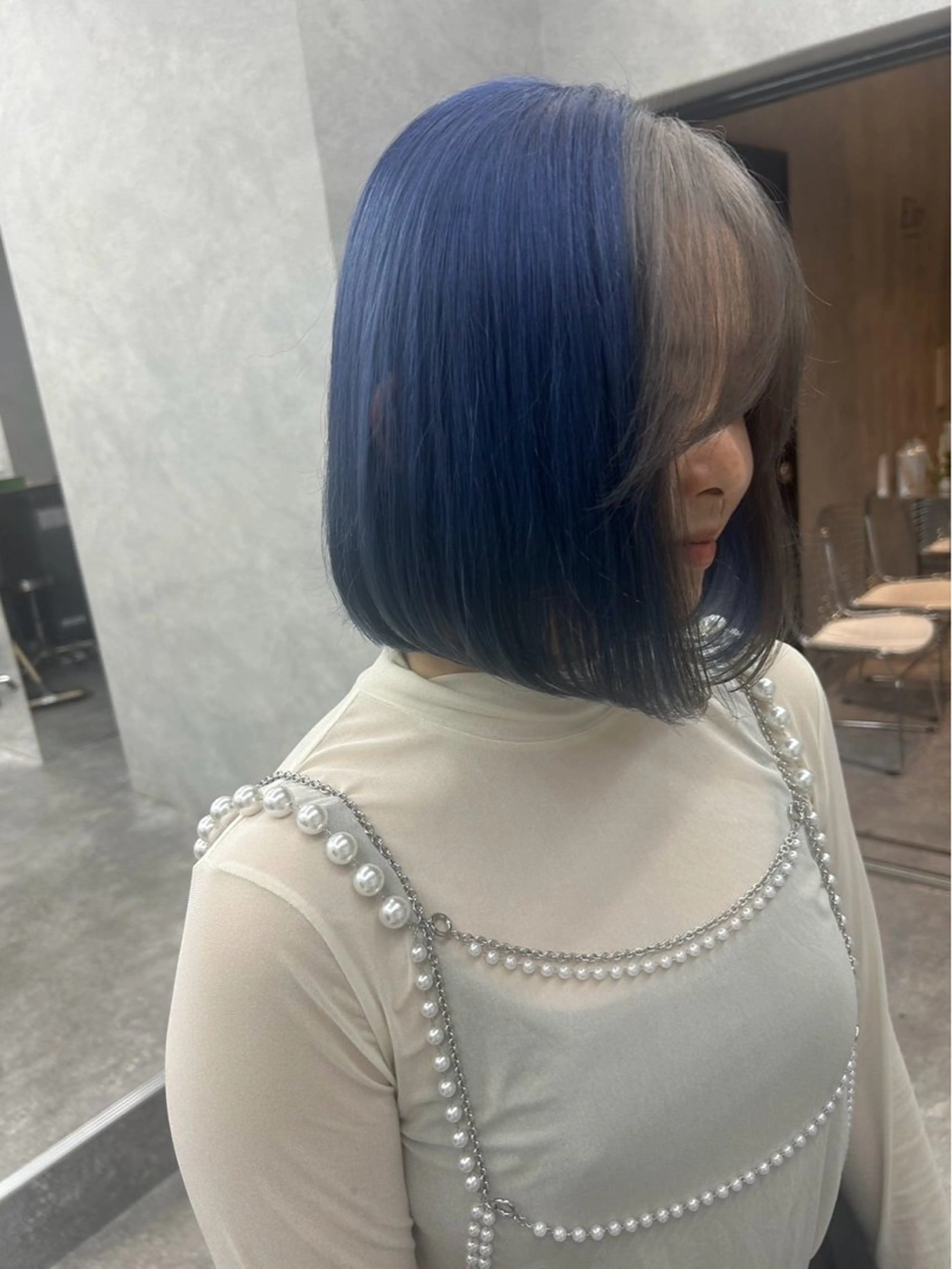 ショート ミストバング 縮毛矯正 ヘアカラー 透明感カラー &ハイトーンカラーのヘアスタイル