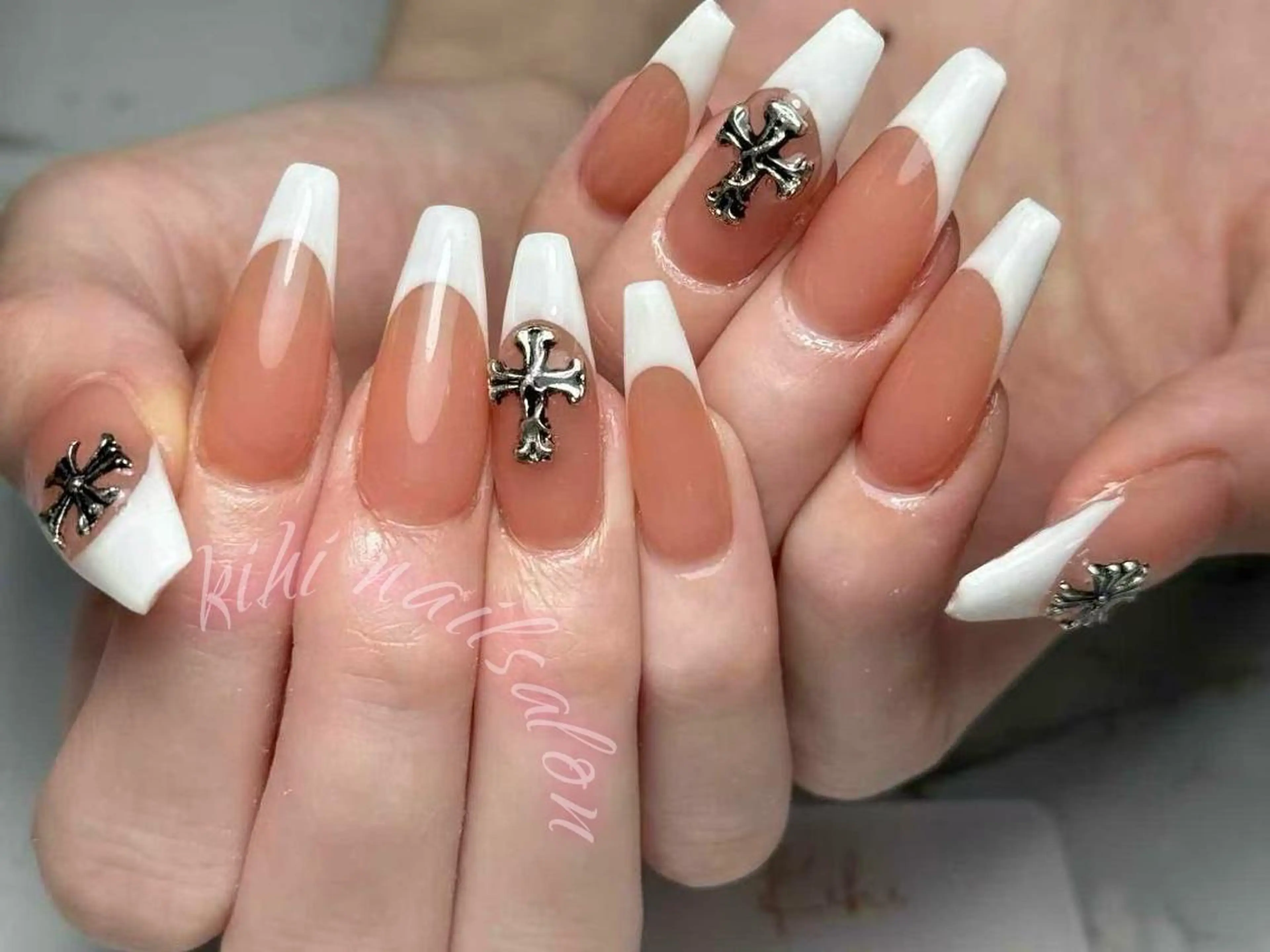 💖チップ長さ出し★ガーリー★6本フレンチ＋４本当店定額デザイン　¥10980円の写真