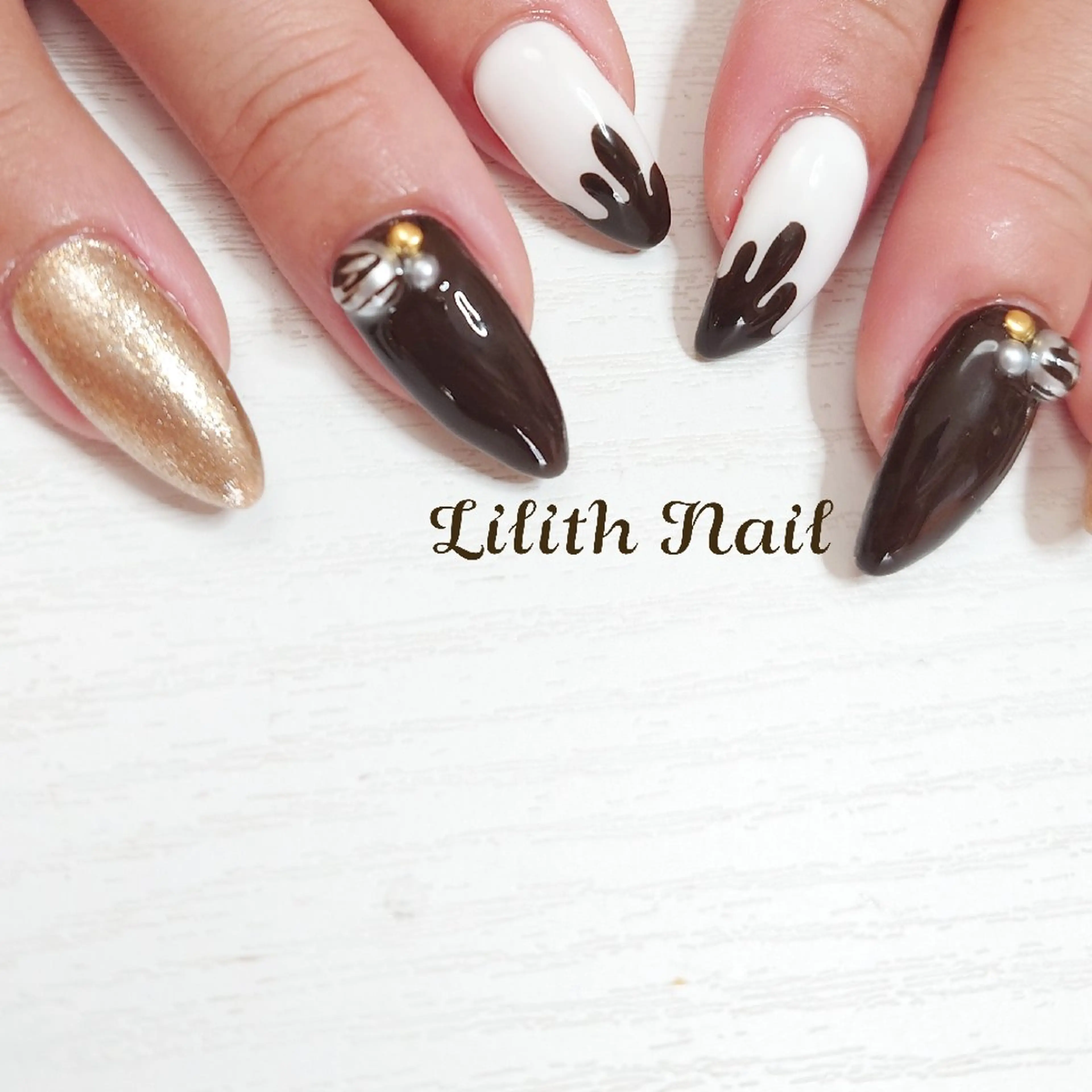 ネイル ストーンネイル ハンドネイル Lilith Nailのネイルデザイン