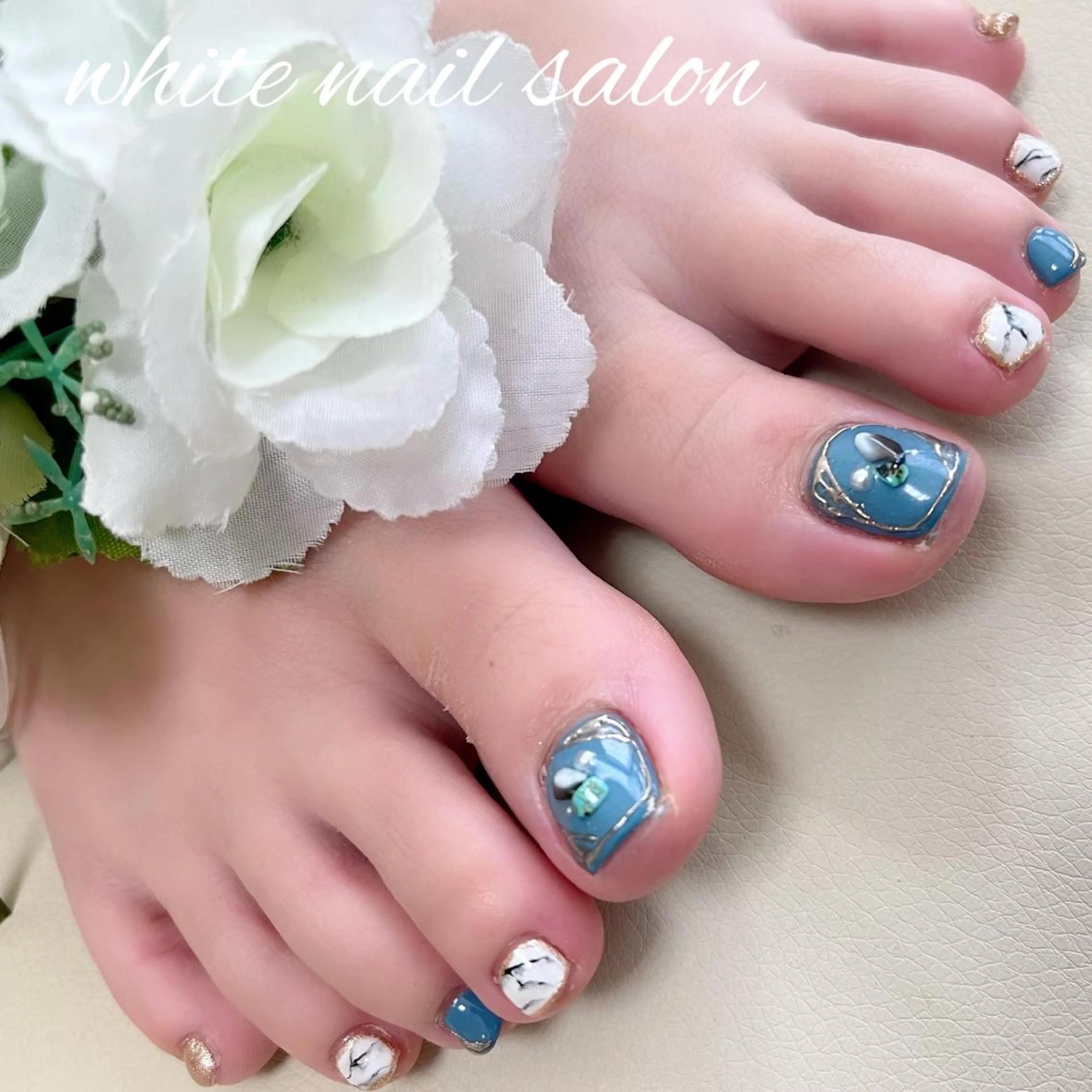 ネイル フットネイル ジェルネイル ハードジェル ラメ(グリッター) 持ち込み フットネイル white nail salonのネイルデザイン