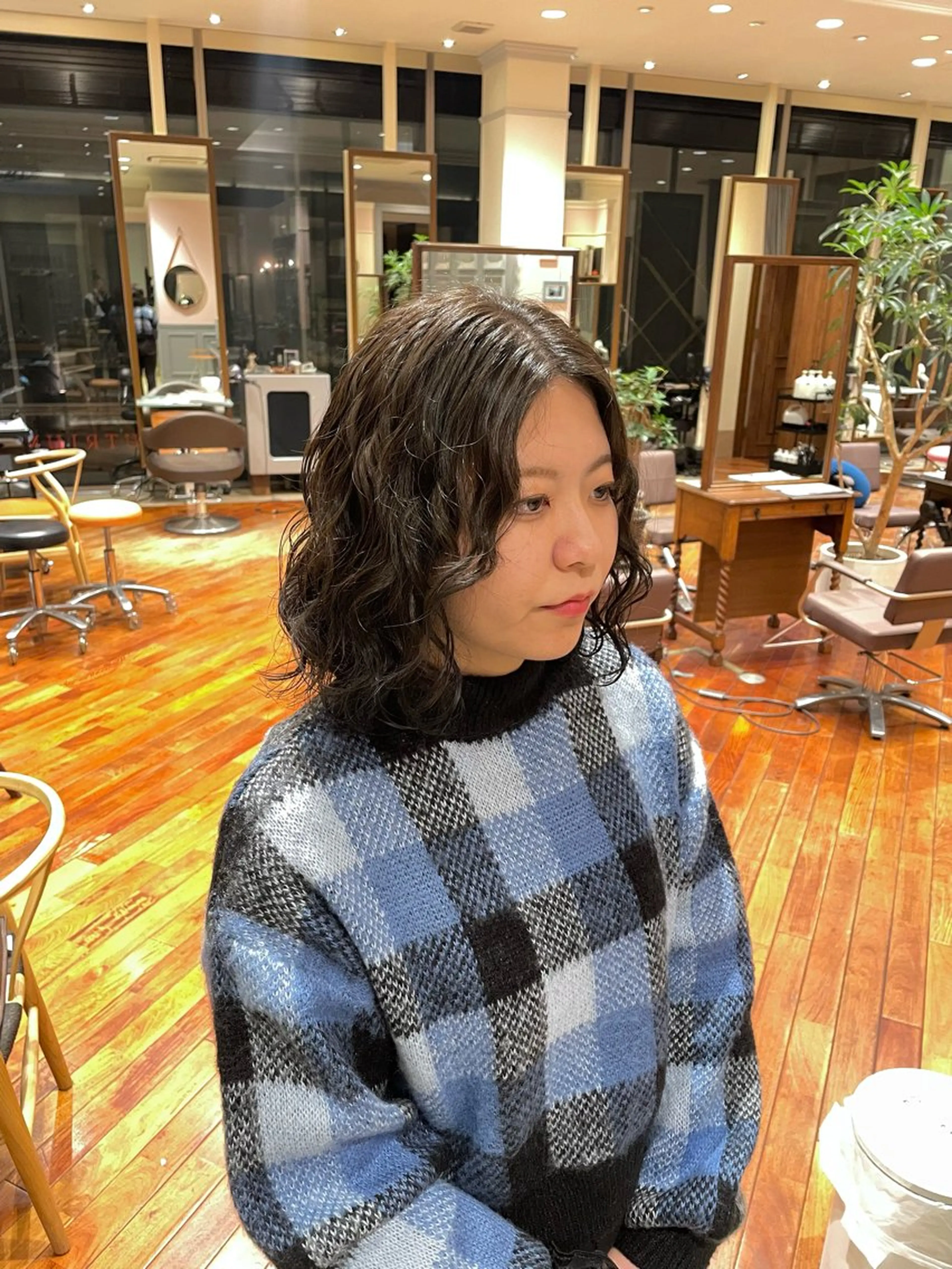 ミディアム カラー パーマ ミディアムパーマ オリーブカラー 梅田　似合わせ特化 稲葉利也斗のヘアスタイル