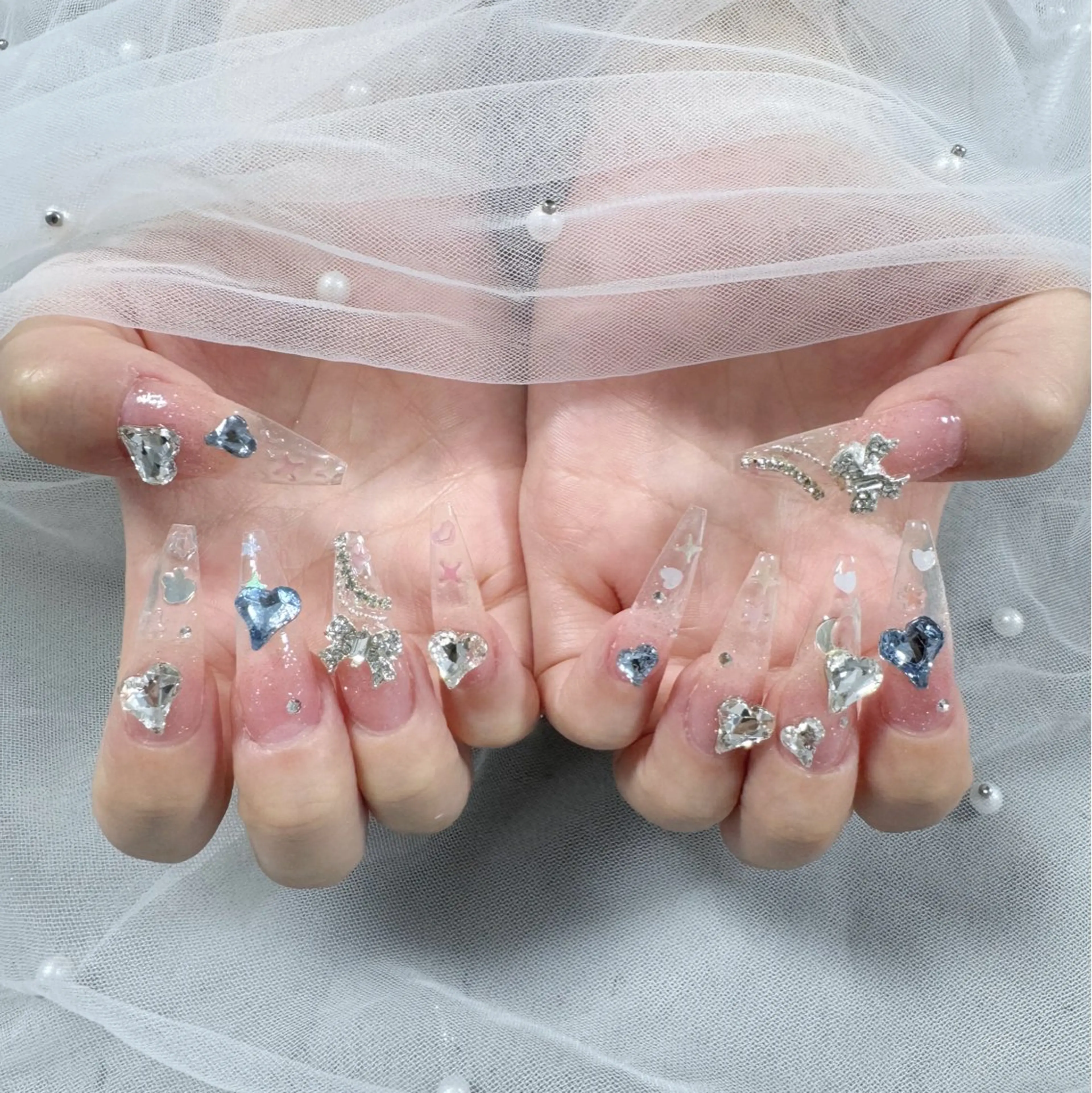 ネイル オーロラネイル クリアネイル フラッシュネイル ジェルネイル グラデーション ハンドネイル LilyLala Nail所属・LilyLala Nailsalonのネイルデザイン