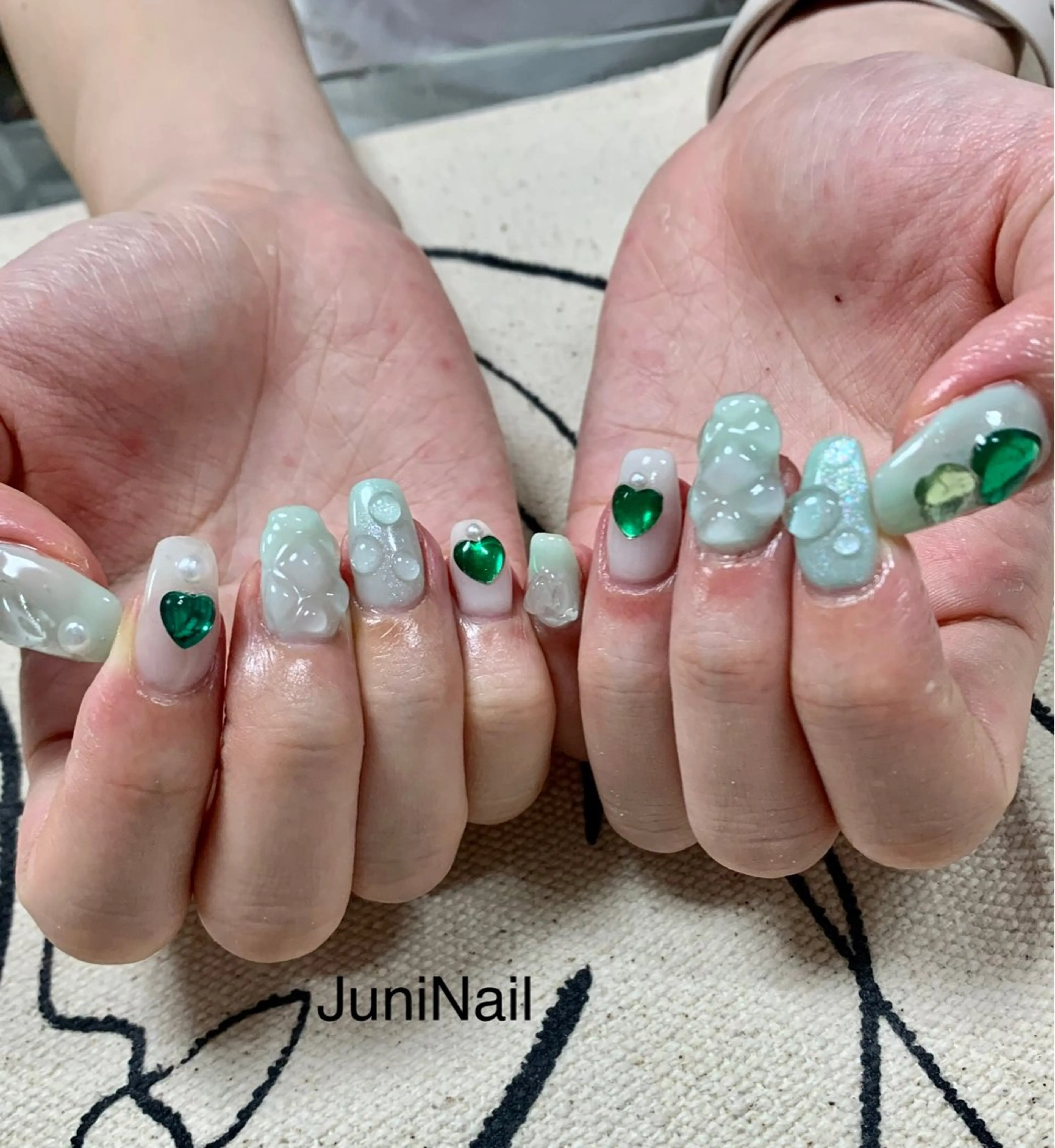 ネイル オーロラネイル フラッシュネイル 氷ネイル・うるうるネイル キラキラネイル 韓国ネイル ハンドネイル JuniNail 주니네일🇰🇷suのネイルデザイン
