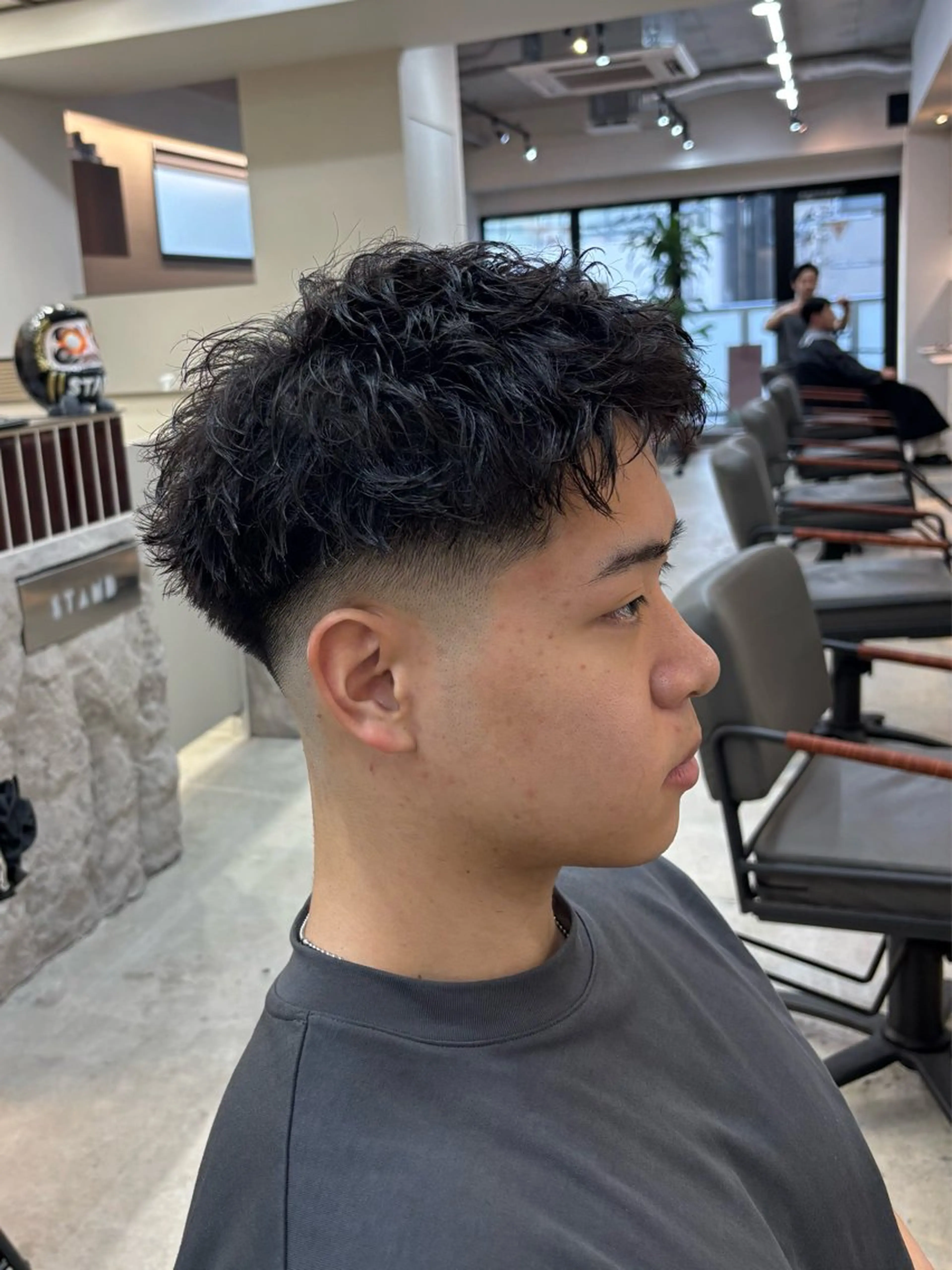 ショート パーマ メンズ 渡 汐音のヘアスタイル