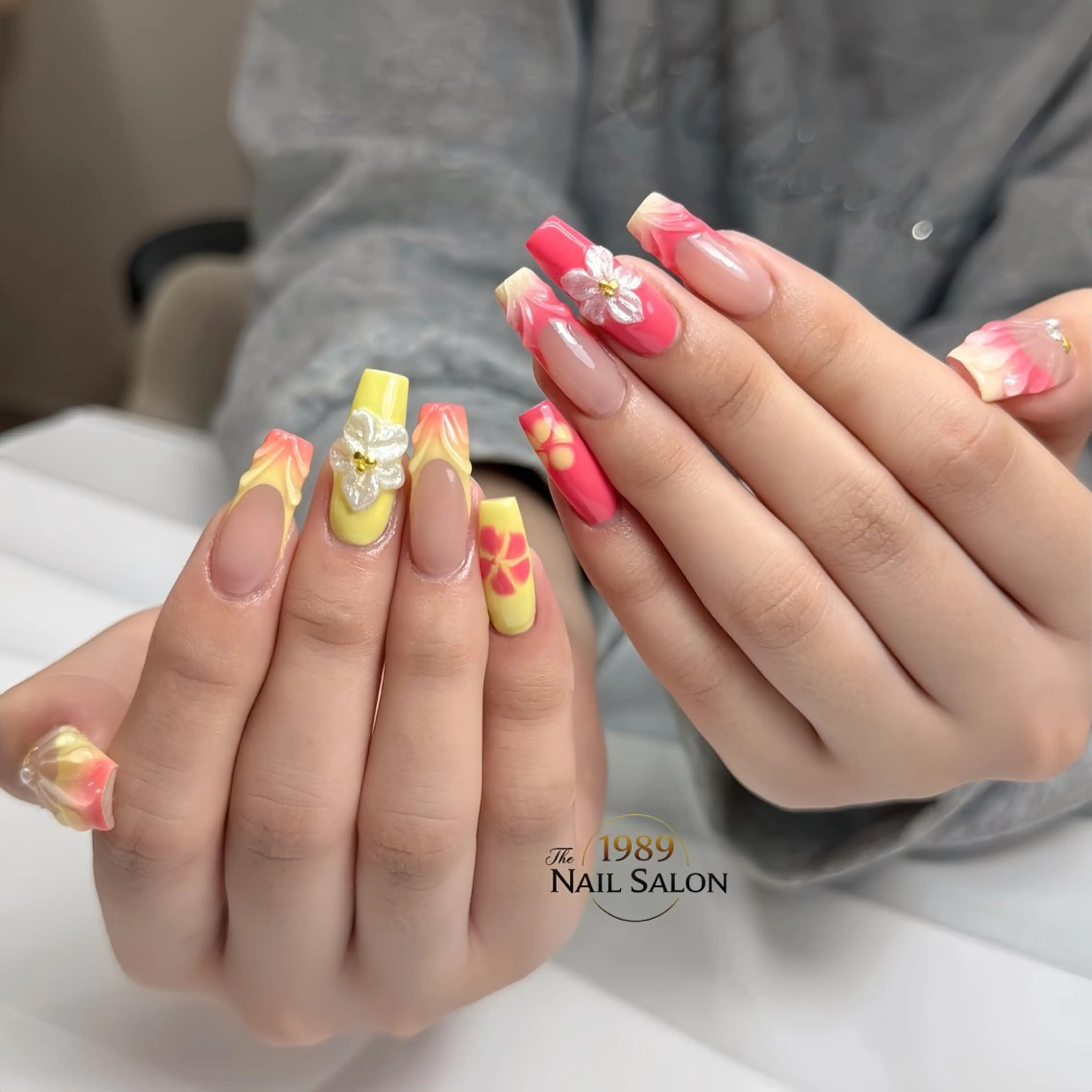 ネイル アートネイル フラワーネイル ハンドネイル The 1989 Nail Salonのネイルデザイン