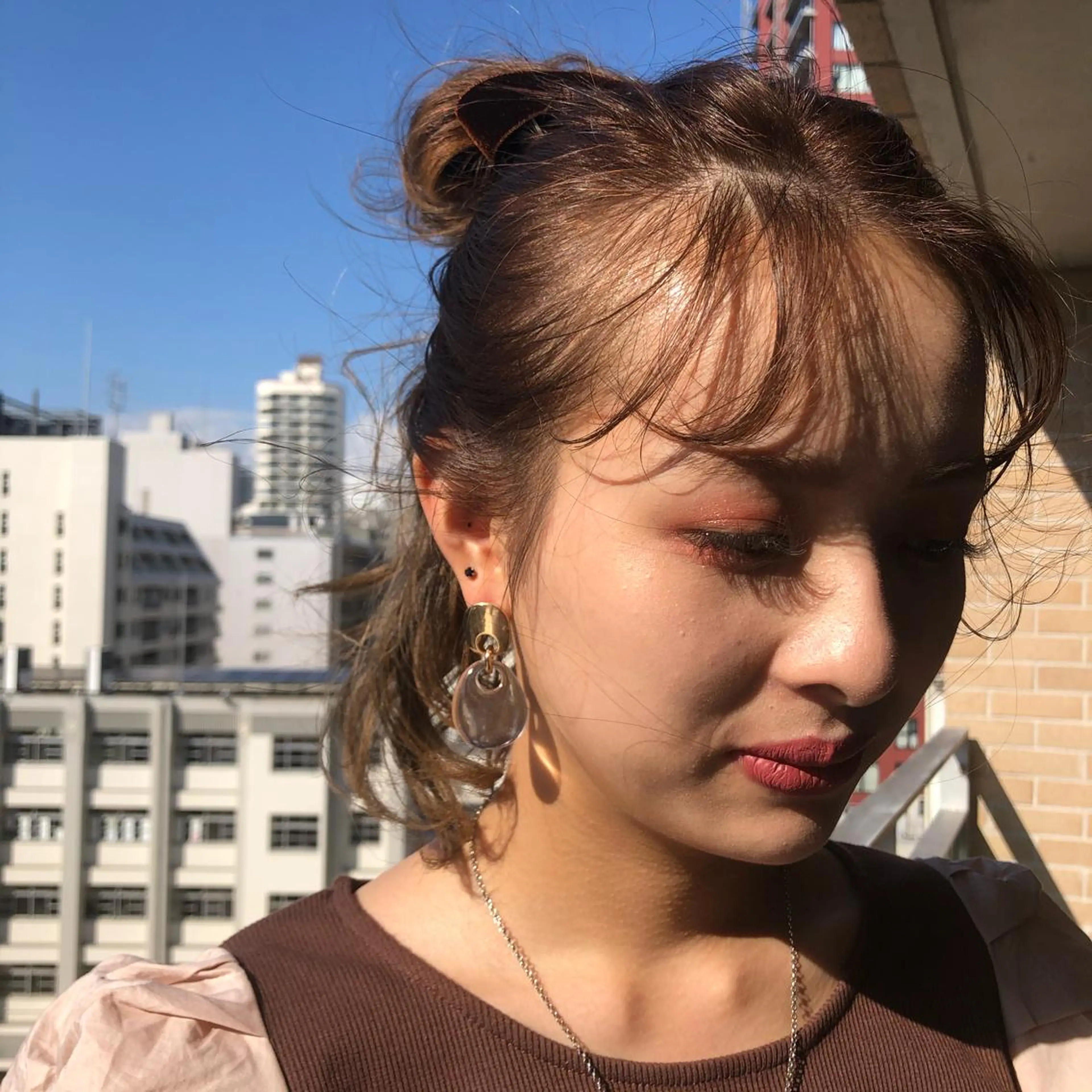 ロング カラー ヘアアレンジ お団子ヘア やすだ しおりのその他イメージ