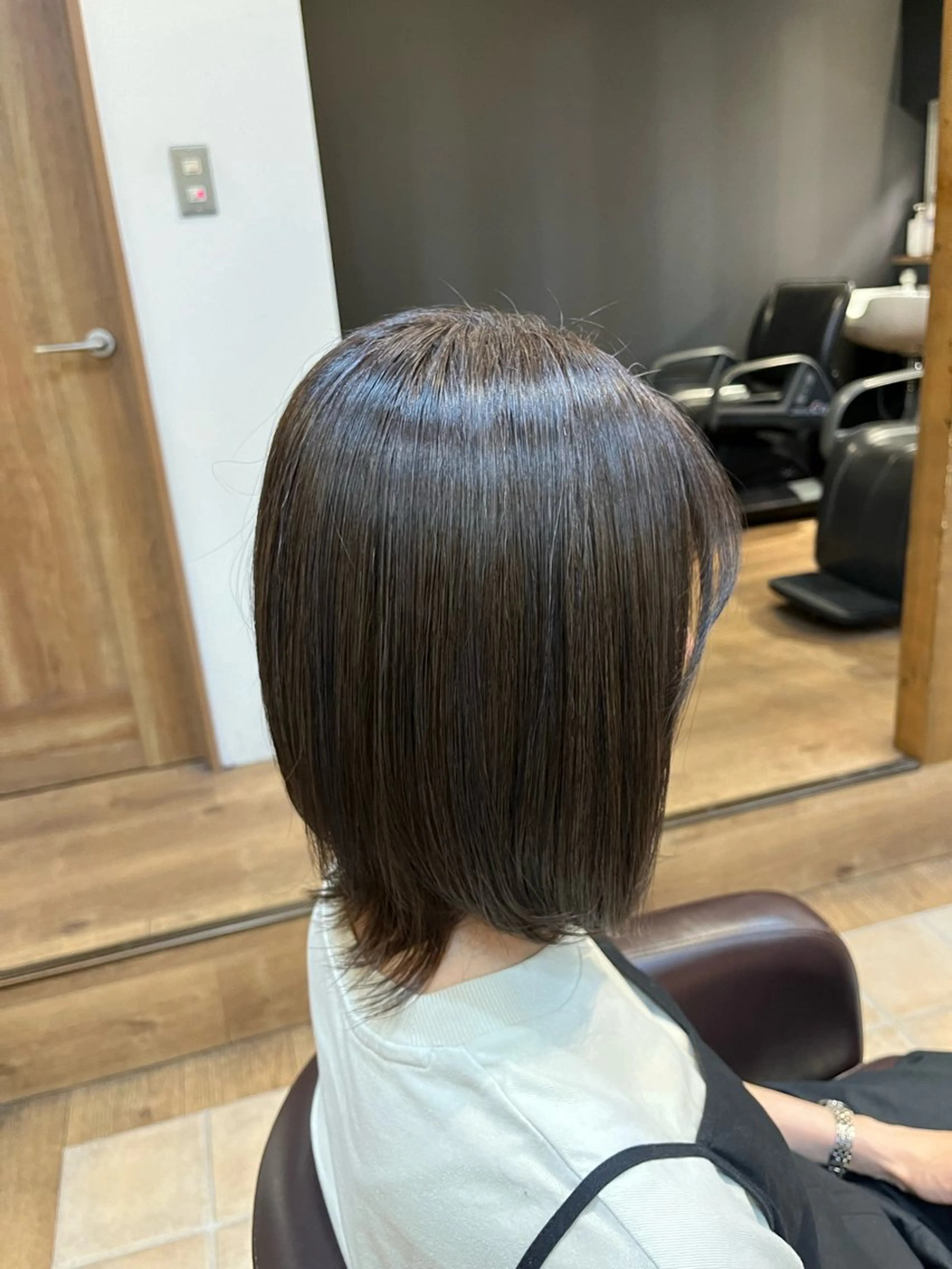 ショート カラー グレージュ イルミナカラー Cecil hair JR尼崎店所属・JR尼崎店 村田 優真のヘアスタイル