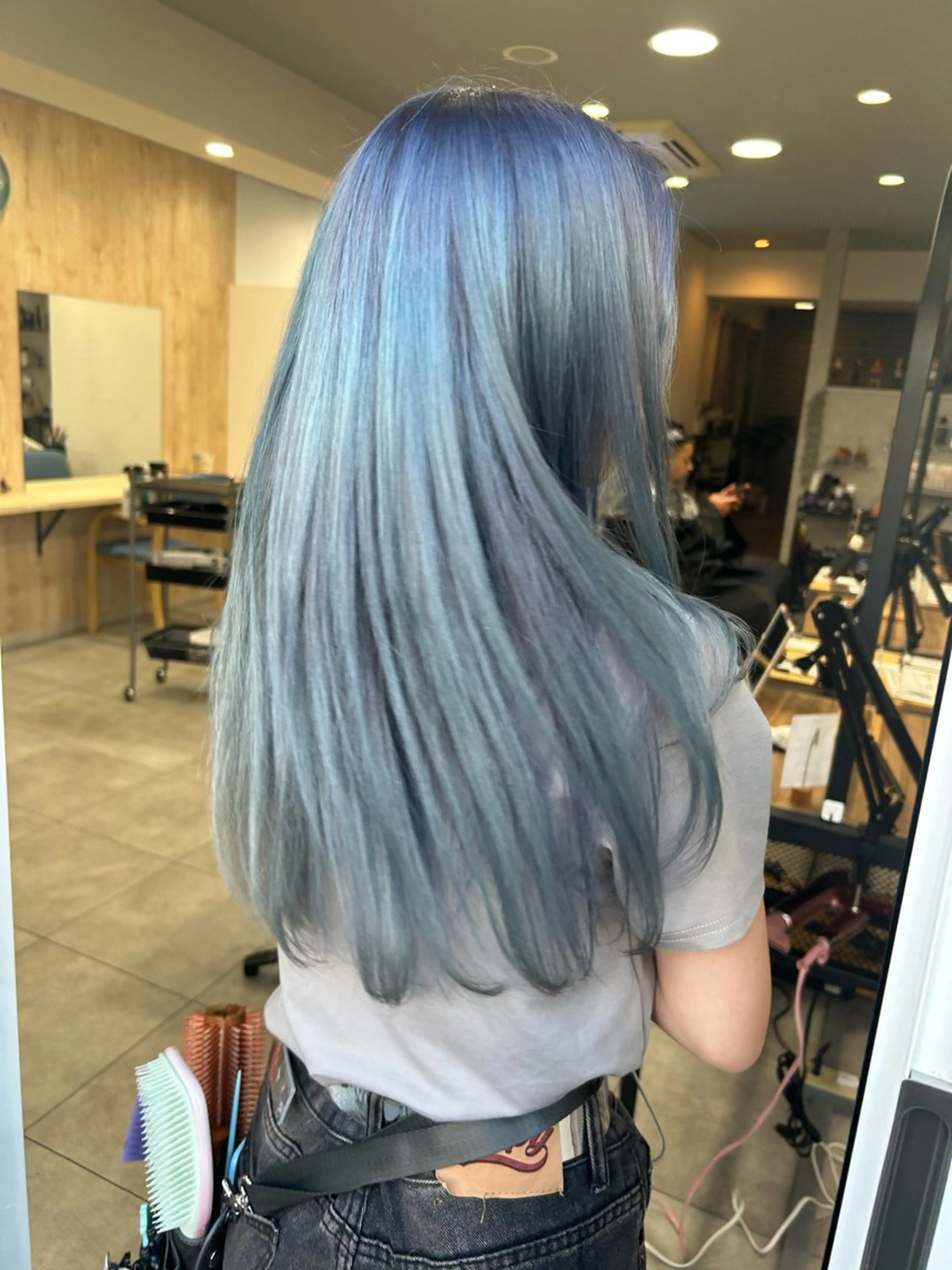 ロング カラー ブルーカラー ブルーパープル パープルカラー ヘアカラー sunny.所属・山岡 茉琳のヘアスタイル