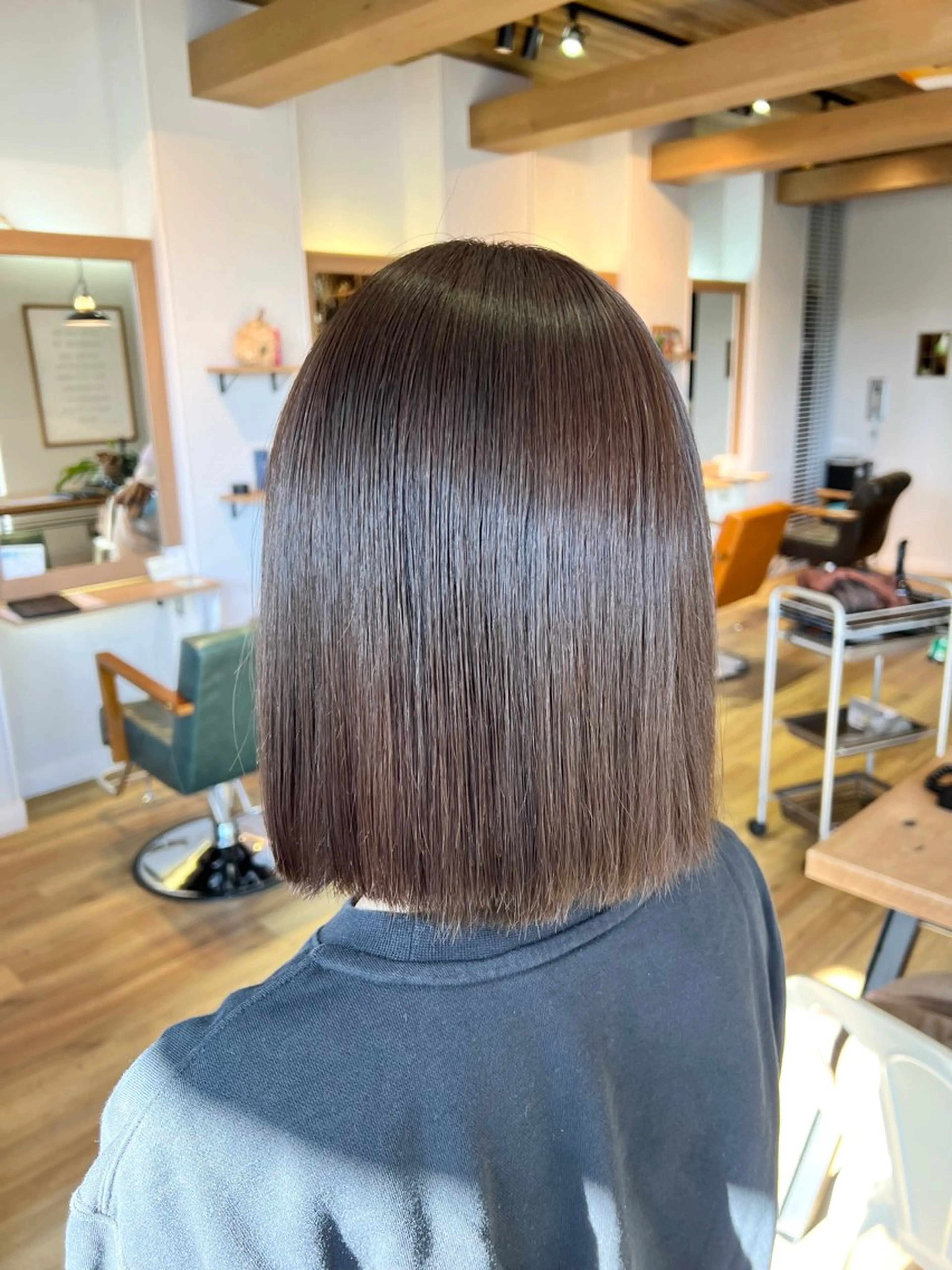 ミディアム カラー ベージュカラー オリーブベージュ ヘアカラー トリートメント ツキダテ ユイのヘアスタイル