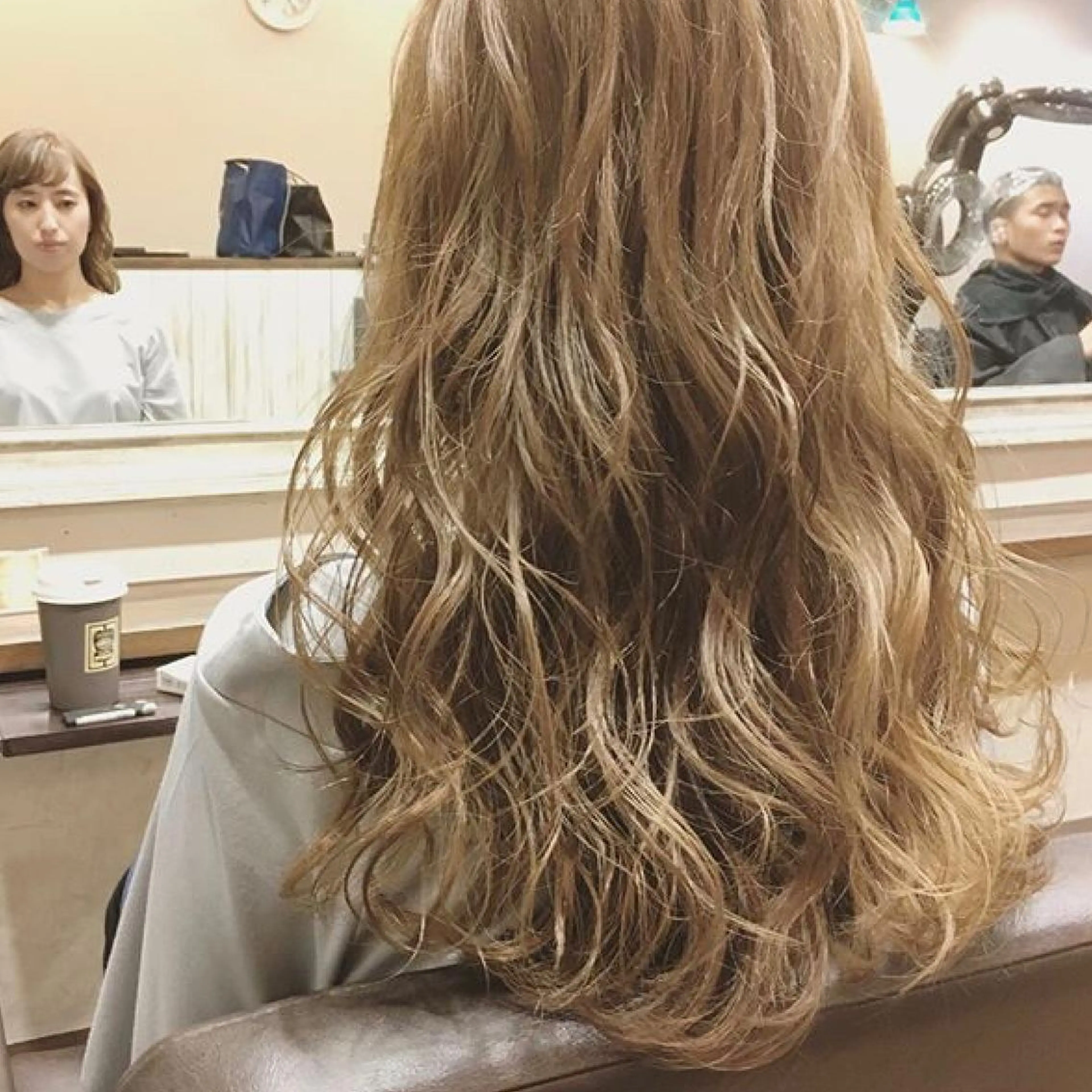 ロング カラー GRANDE アオキのヘアスタイル