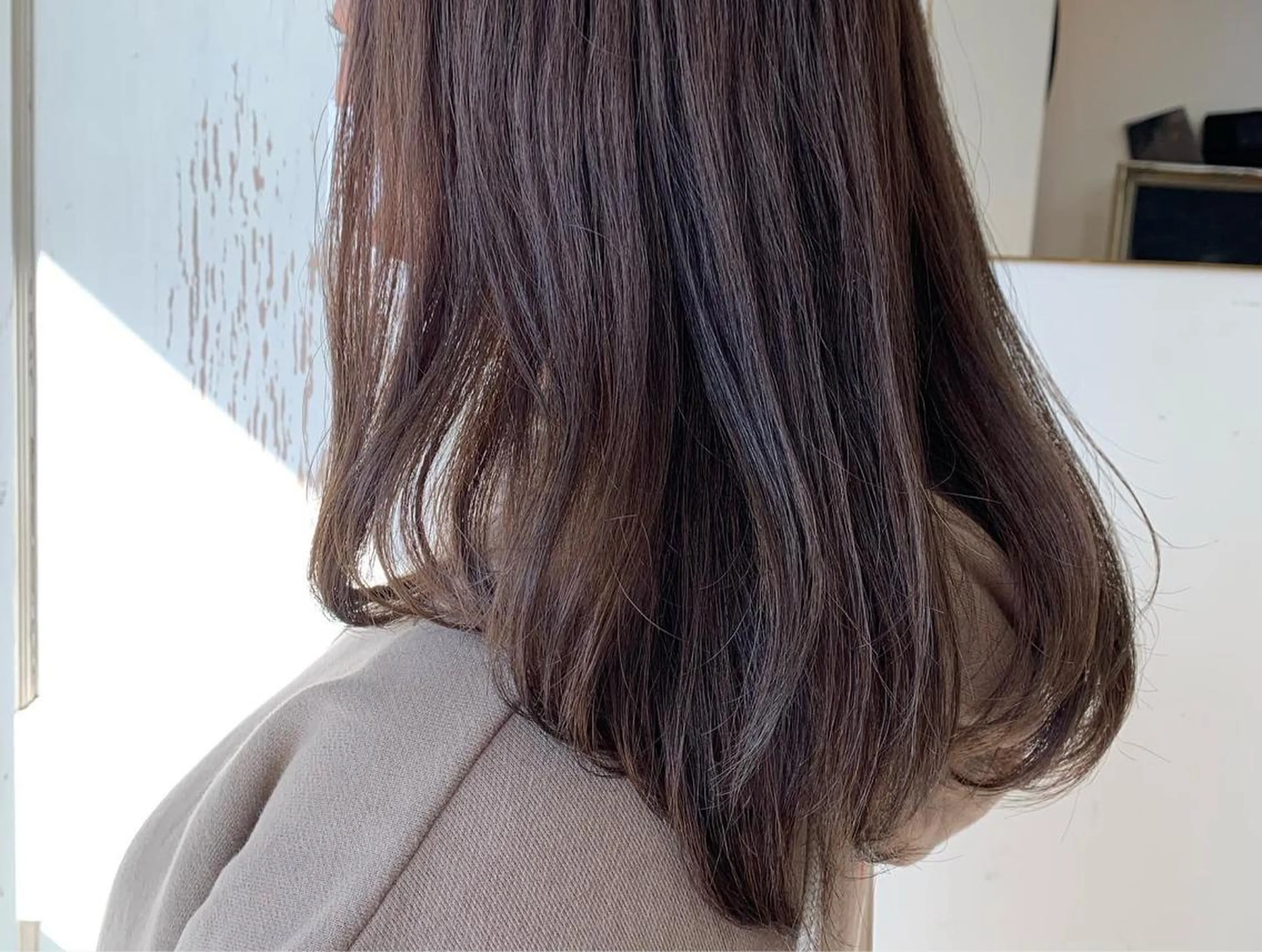 ミディアム アッシュ コヤマ ナミのヘアスタイル
