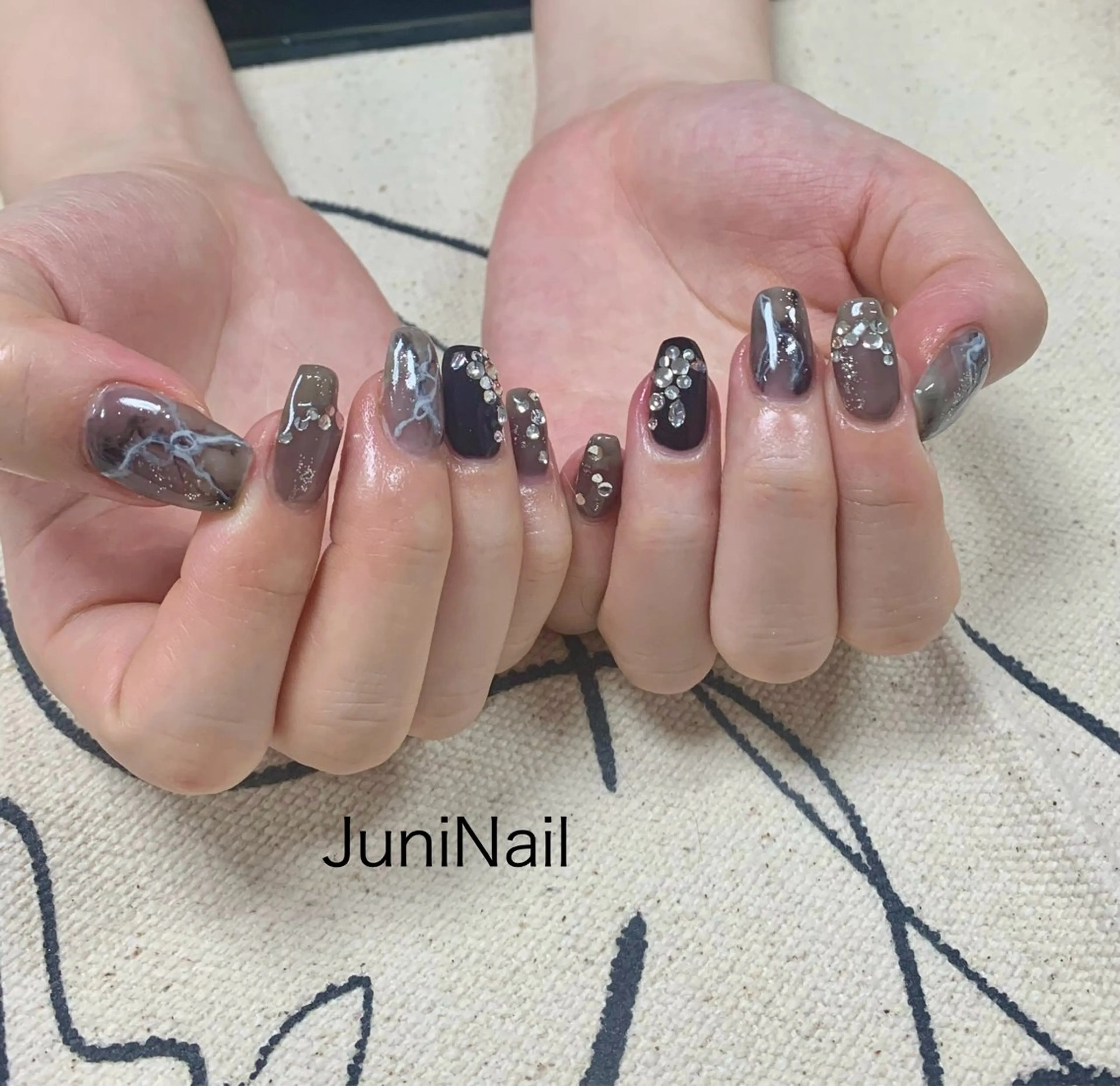 ネイル オーロラネイル フラッシュネイル 氷ネイル・うるうるネイル キラキラネイル 韓国ネイル ハンドネイル JuniNail 주니네일🇰🇷suのネイルデザイン