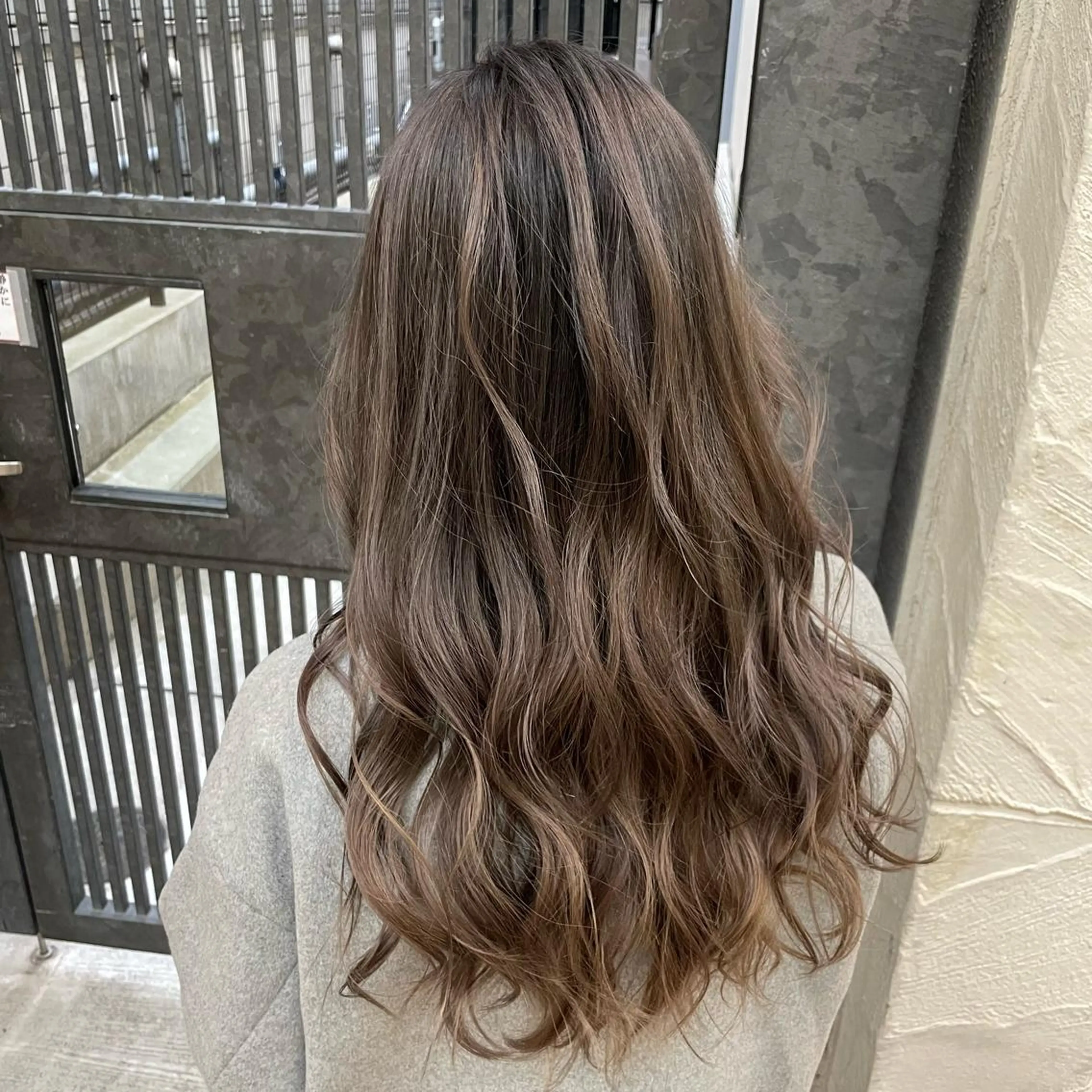 ロング アッシュ アッシュグレー アッシュグレージュ ミストバング ボブ ヘアカラー トリートメント レイヤー/ボブ/ ブリーチ/溝口誠二のヘアスタイル