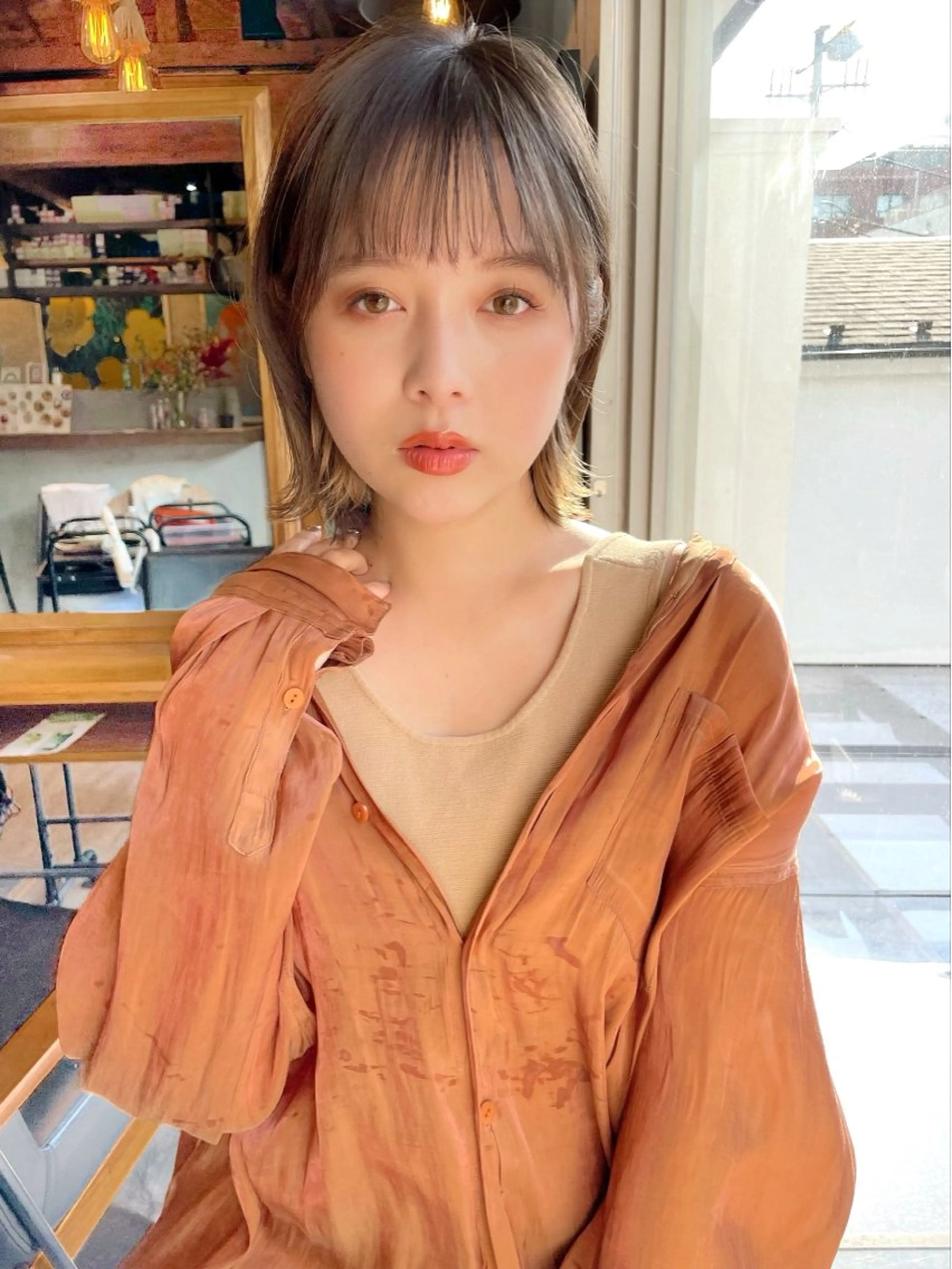 ミディアム カラー 切りっぱなしボブ ボブレイヤー ボブ くびれヘア 顔まわりレイヤー カット ヘアカラー 結べるレイヤーボブ くびれLady表参道のヘアスタイル