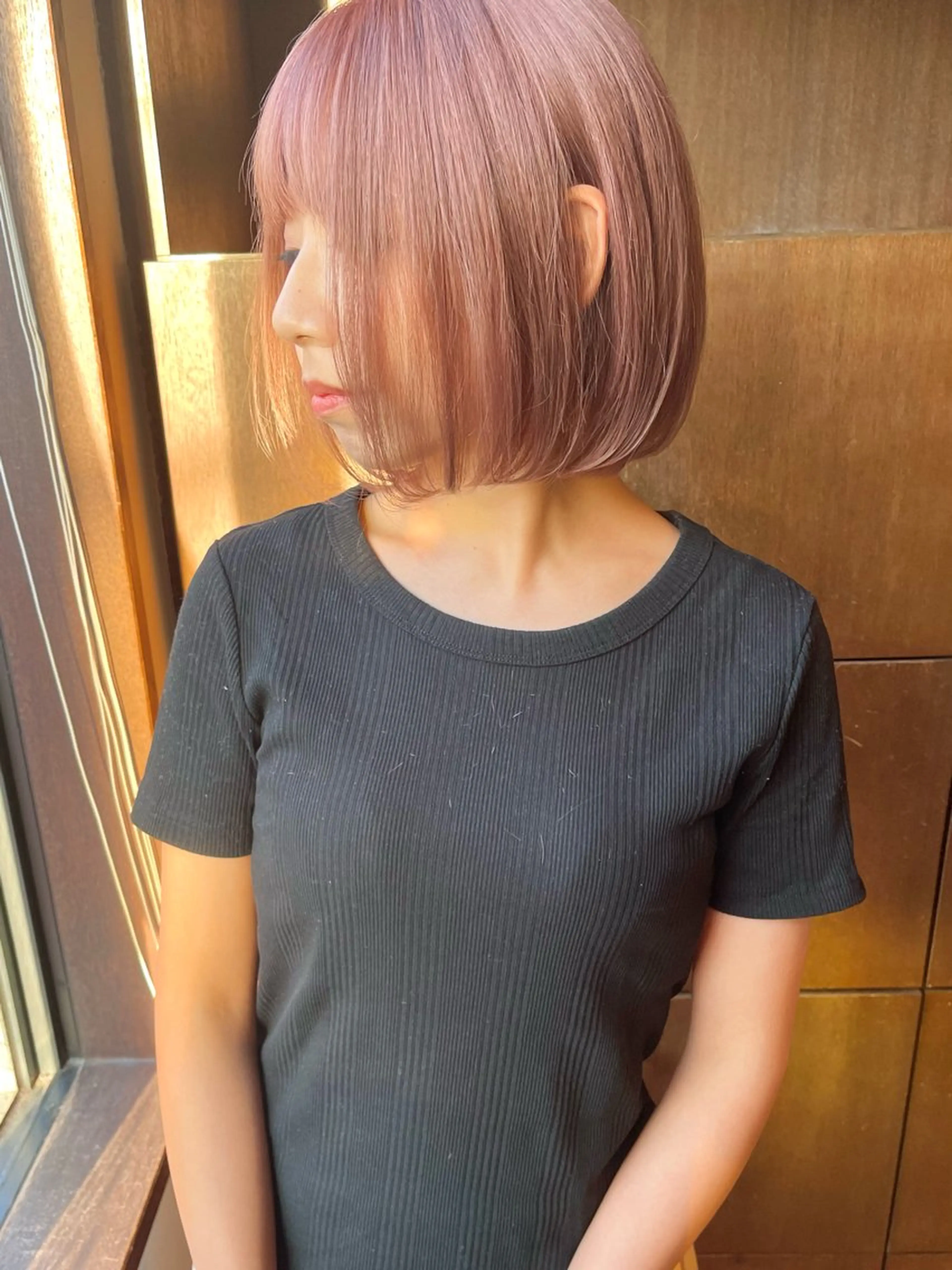 ショート カラー ピンクカラー カット ヘアカラー トリートメント 髪質改善ｶﾗｰ ｹｱﾌﾞﾘｰﾁ/ﾀﾑのヘアスタイル