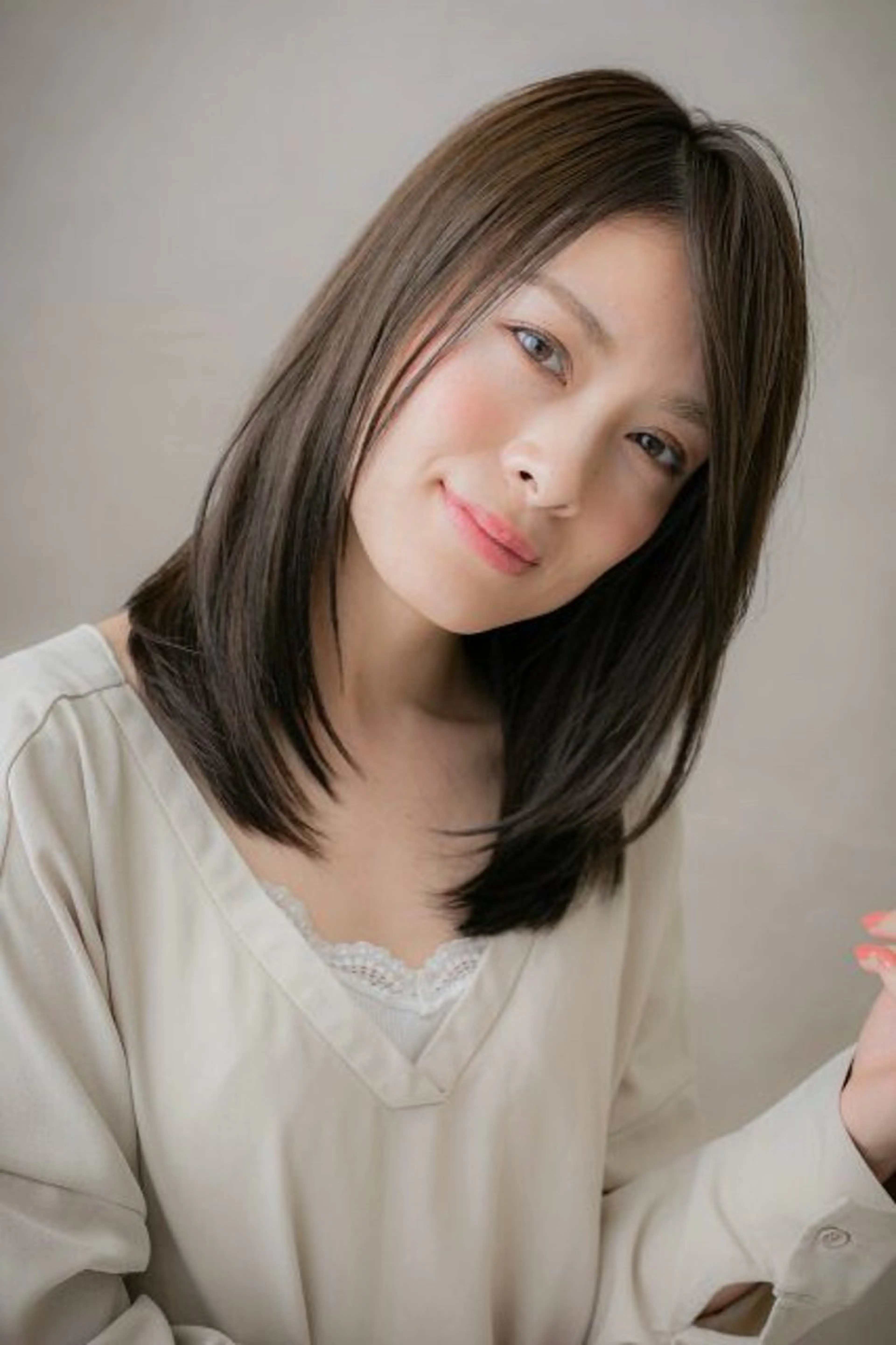 セミロング coverhairbliss上尾所属・阿部 雲母のヘアスタイル