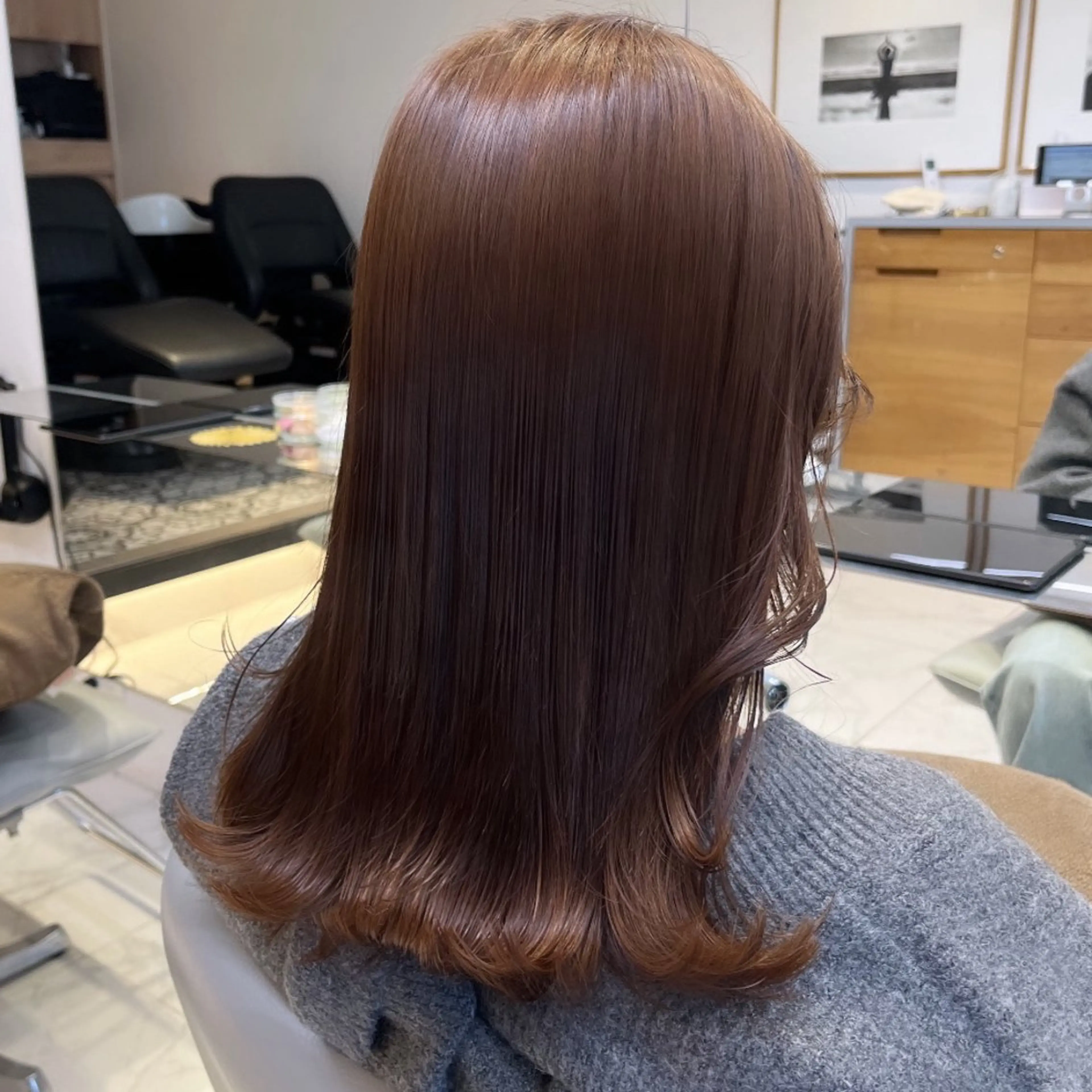 セミロング カラー ベージュカラー ブラウンカラー ブラウンベージュ 透明感カラー グレージュ ヘアカラー トリートメント ヘッドスパ ヘアセット カジュアルを女っぽく 𝗮𝘆𝗮𝗰𝗼のヘアスタイル