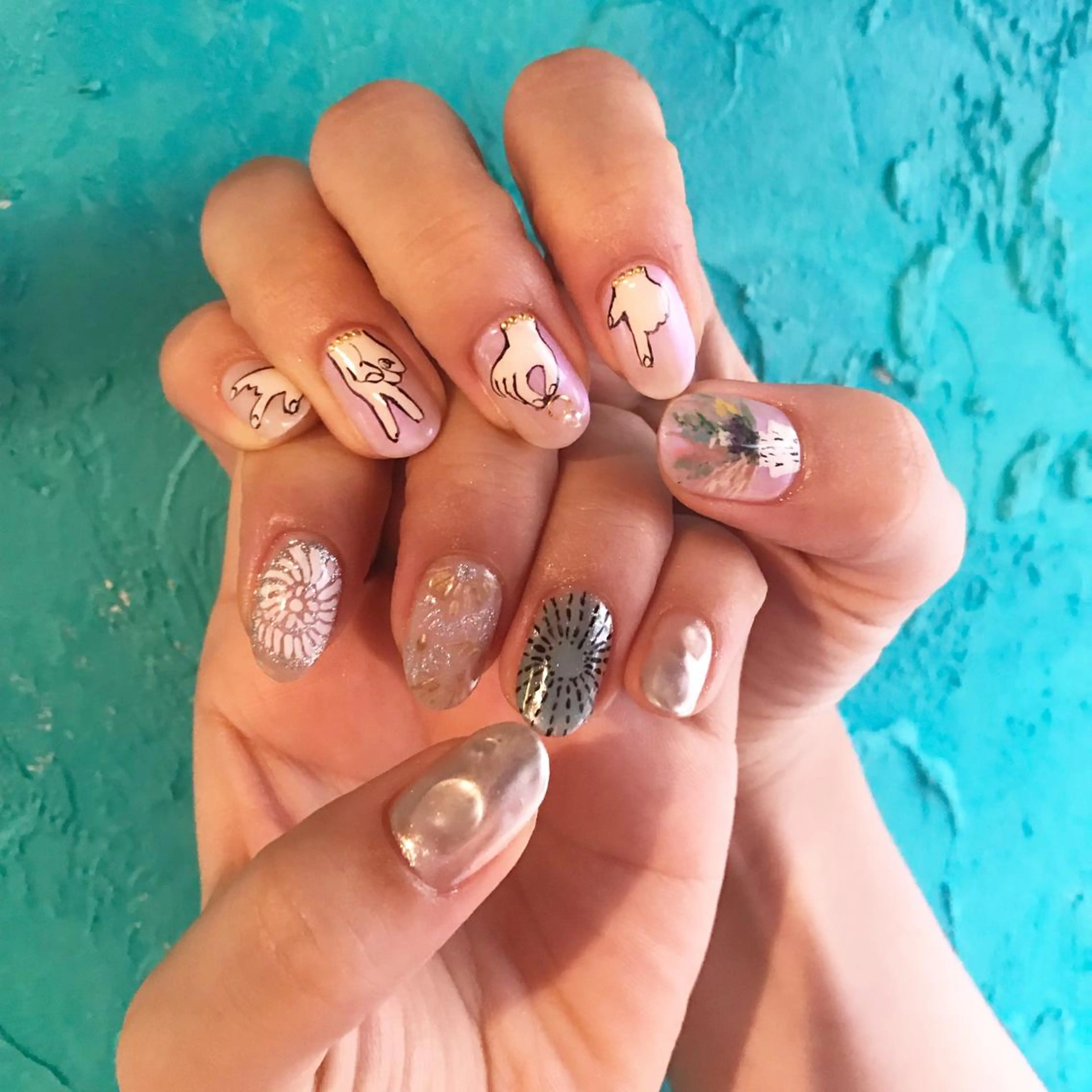 ネイル ハンドネイル キラキラ オメメのネイルデザイン