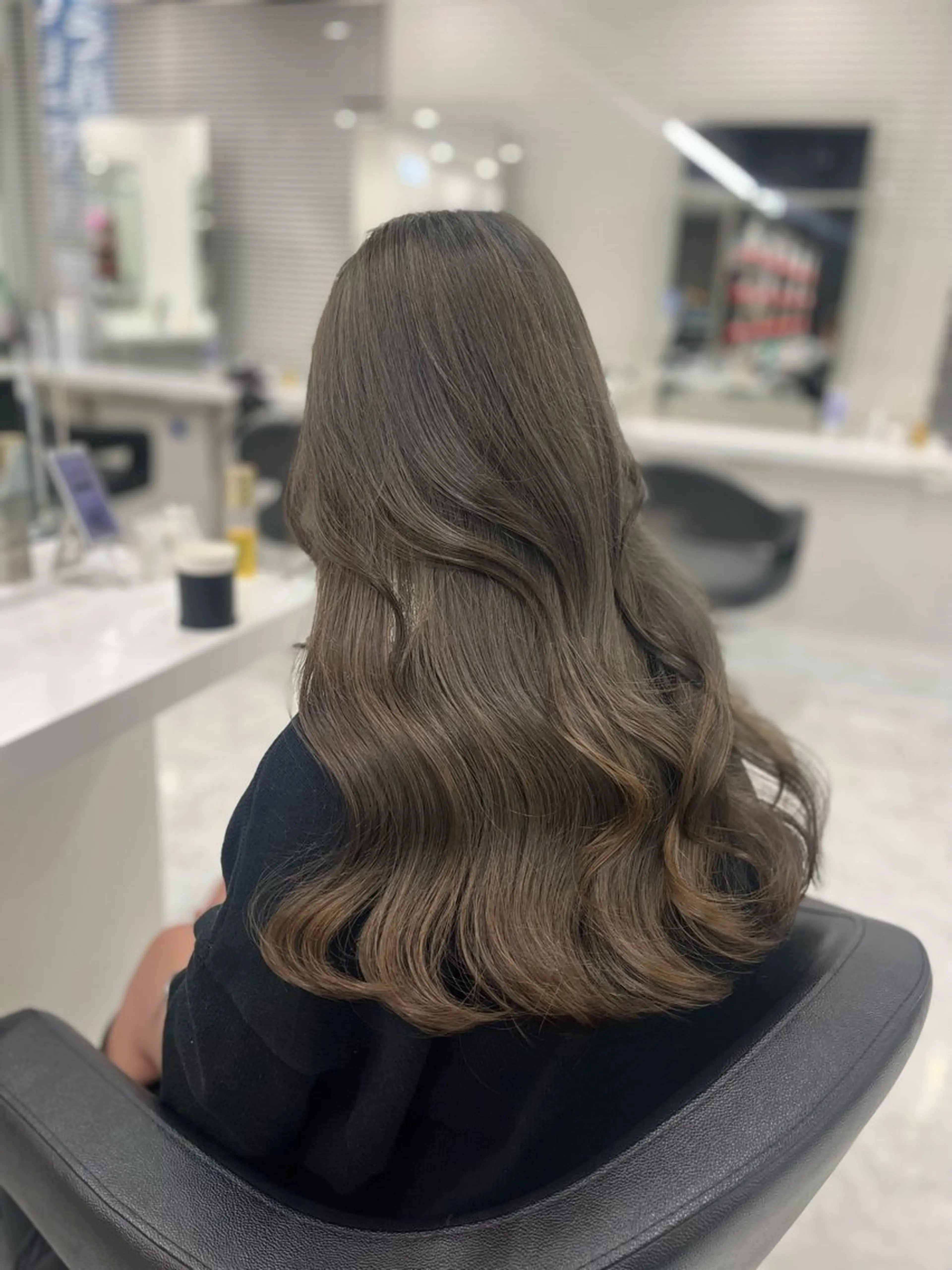 ロング ヘアカラー トリートメント 大人っぽベージュ🤍 レイヤーRikutoのヘアスタイル
