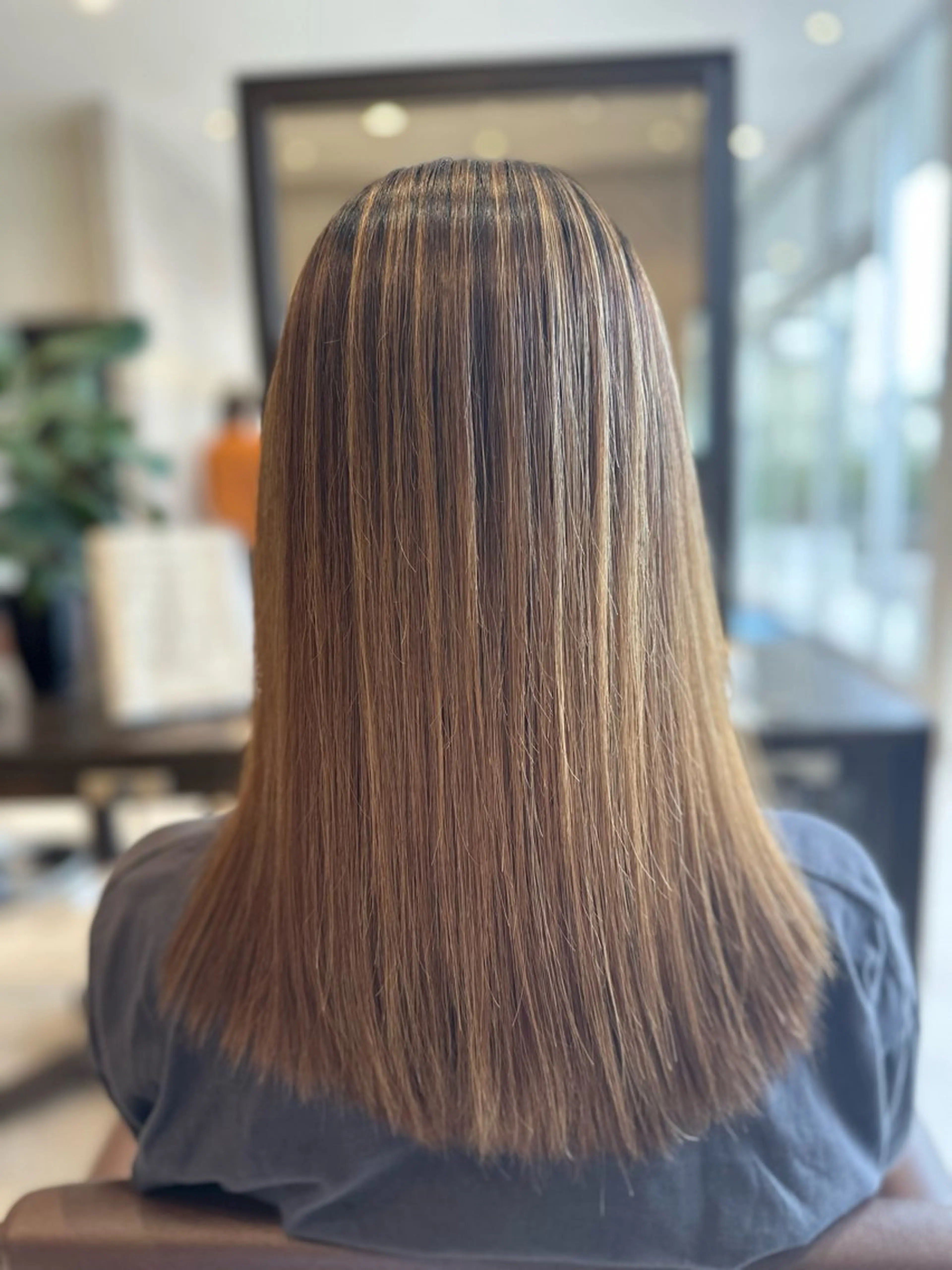 ロング ハイライト ヘアカラー 白髪ぼかしモデル 募集中ヒキマカイトのヘアスタイル