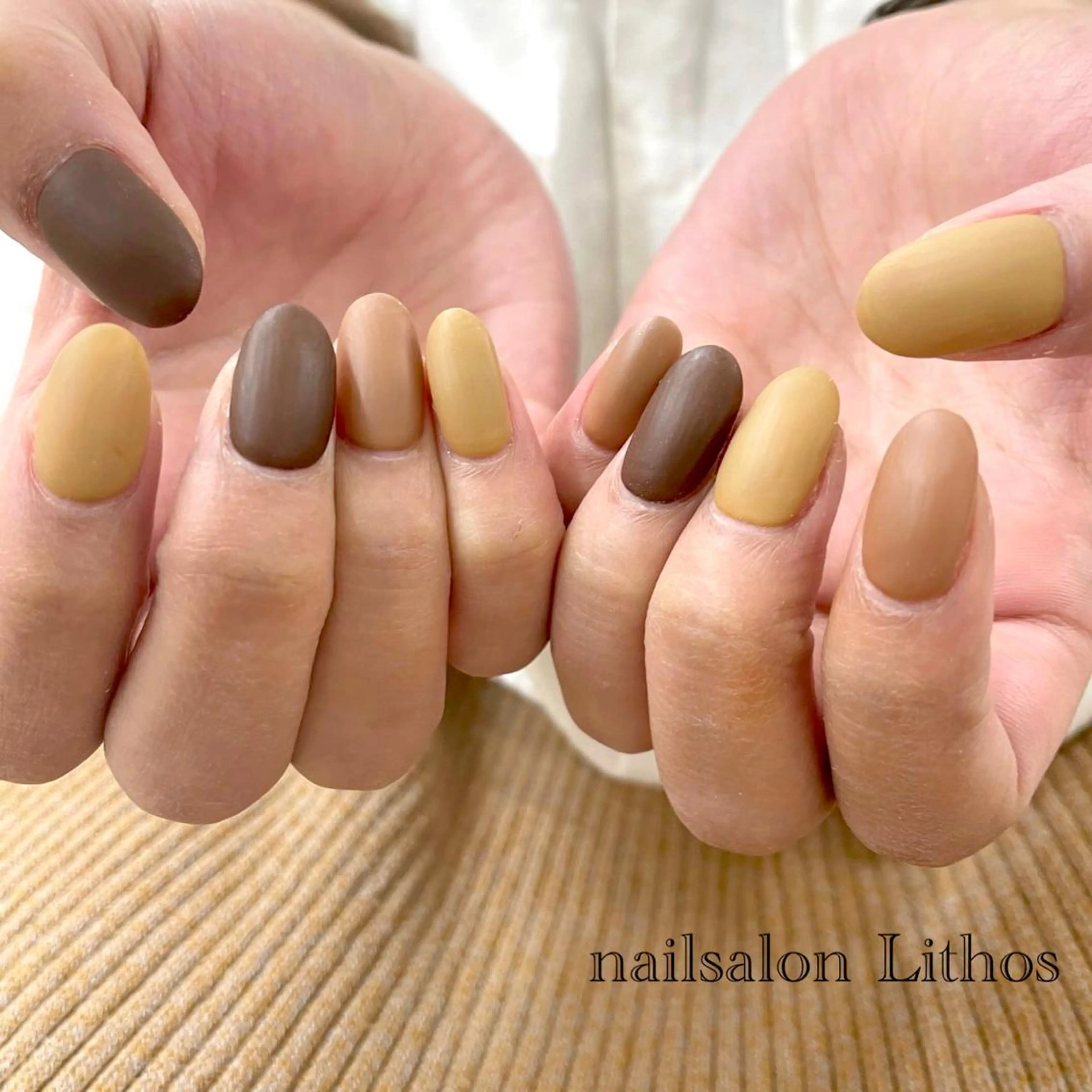 ネイル マットネイル ハンドネイル nailsalon Lithos所属・nailsalon Recontreのネイルデザイン