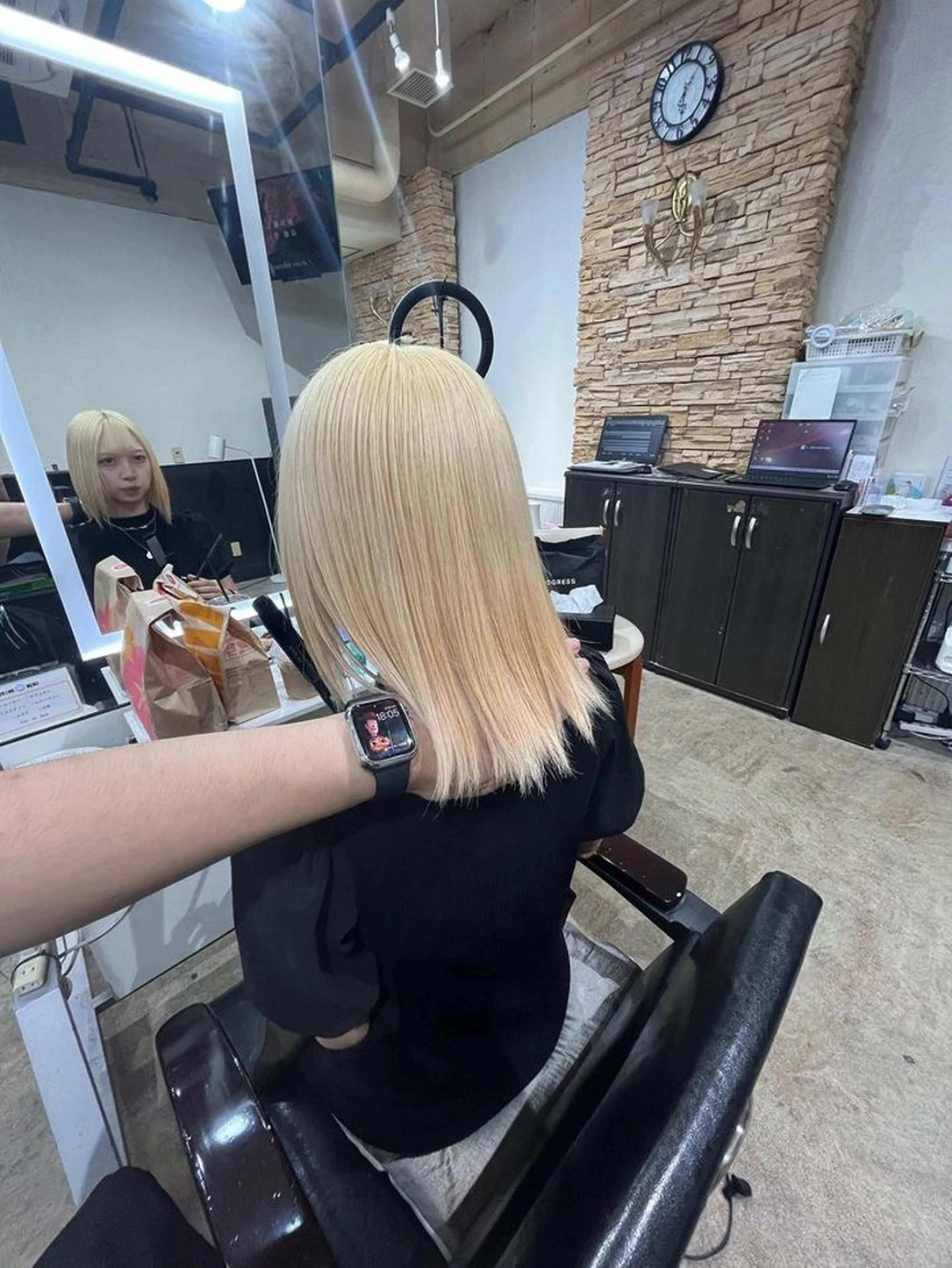 ミディアム カラー ブロンド ヘアカラー トリートメント ヘアセット アンククロス/ エクステ／ハイトーンのヘアスタイル