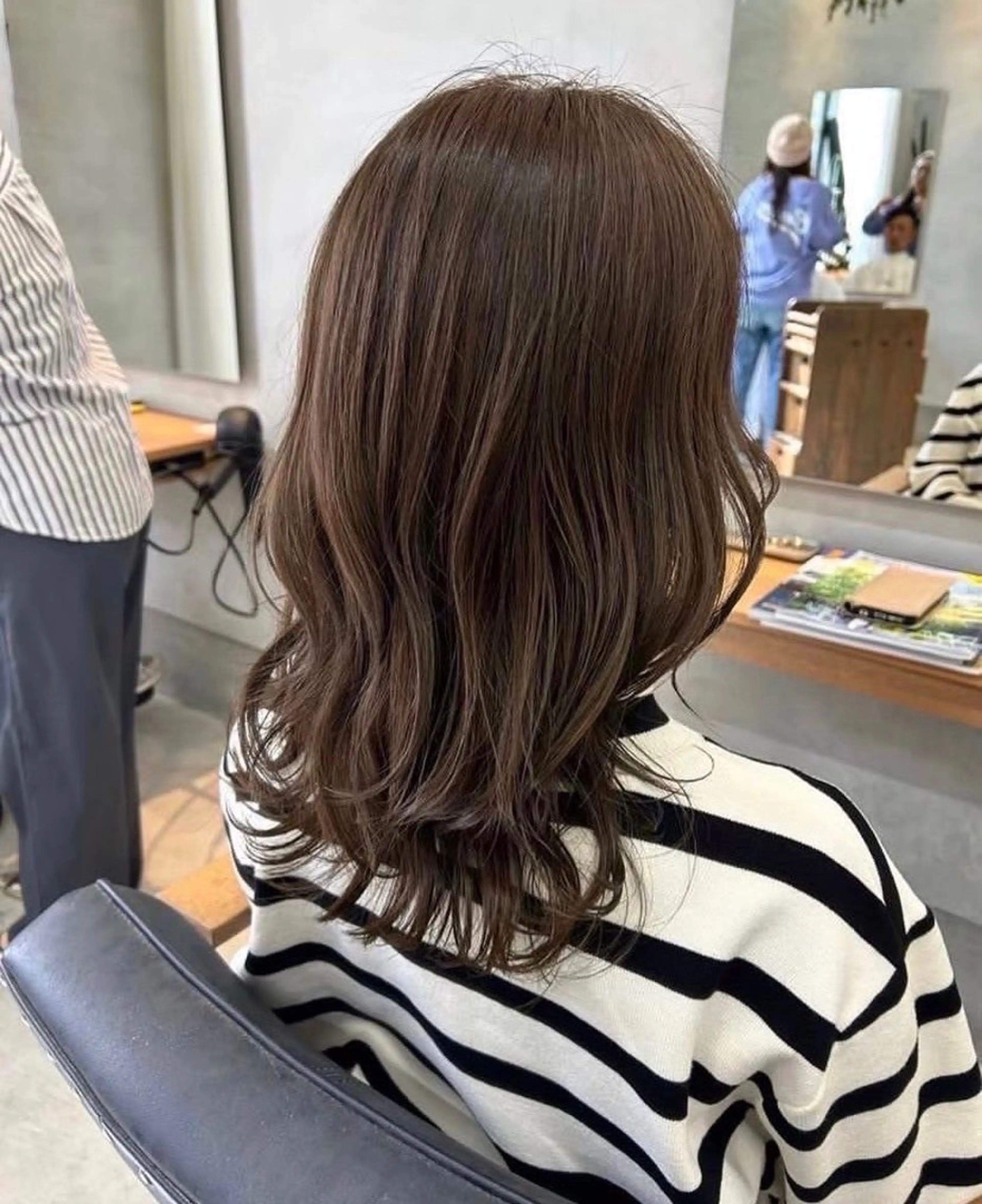 セミロング 魚谷 綾渚のヘアスタイル