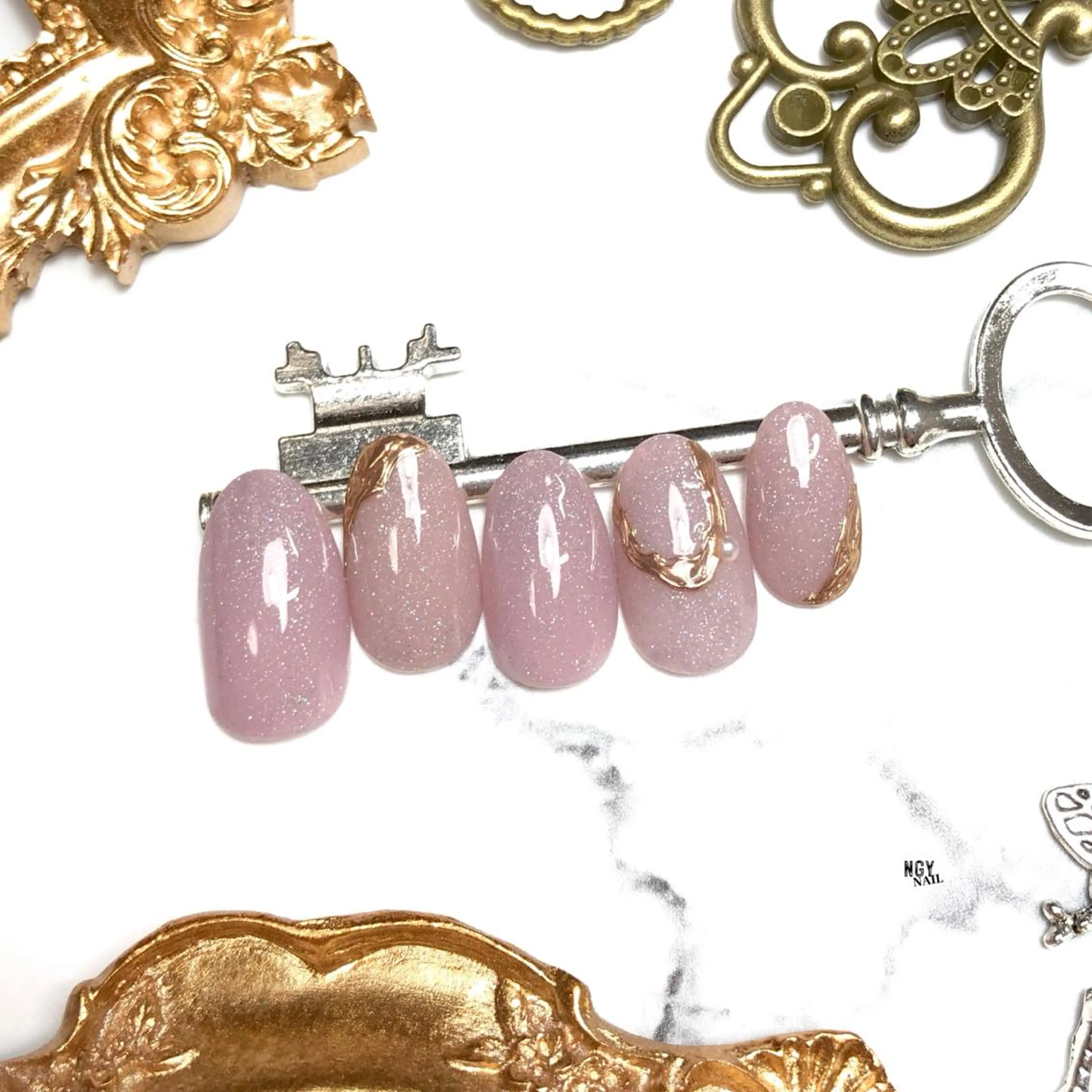 ネイル ジェルネイル ラメ(グリッター) ミラーネイル ニュアンスネイル オフィスネイル NAIL NOWのネイルデザイン