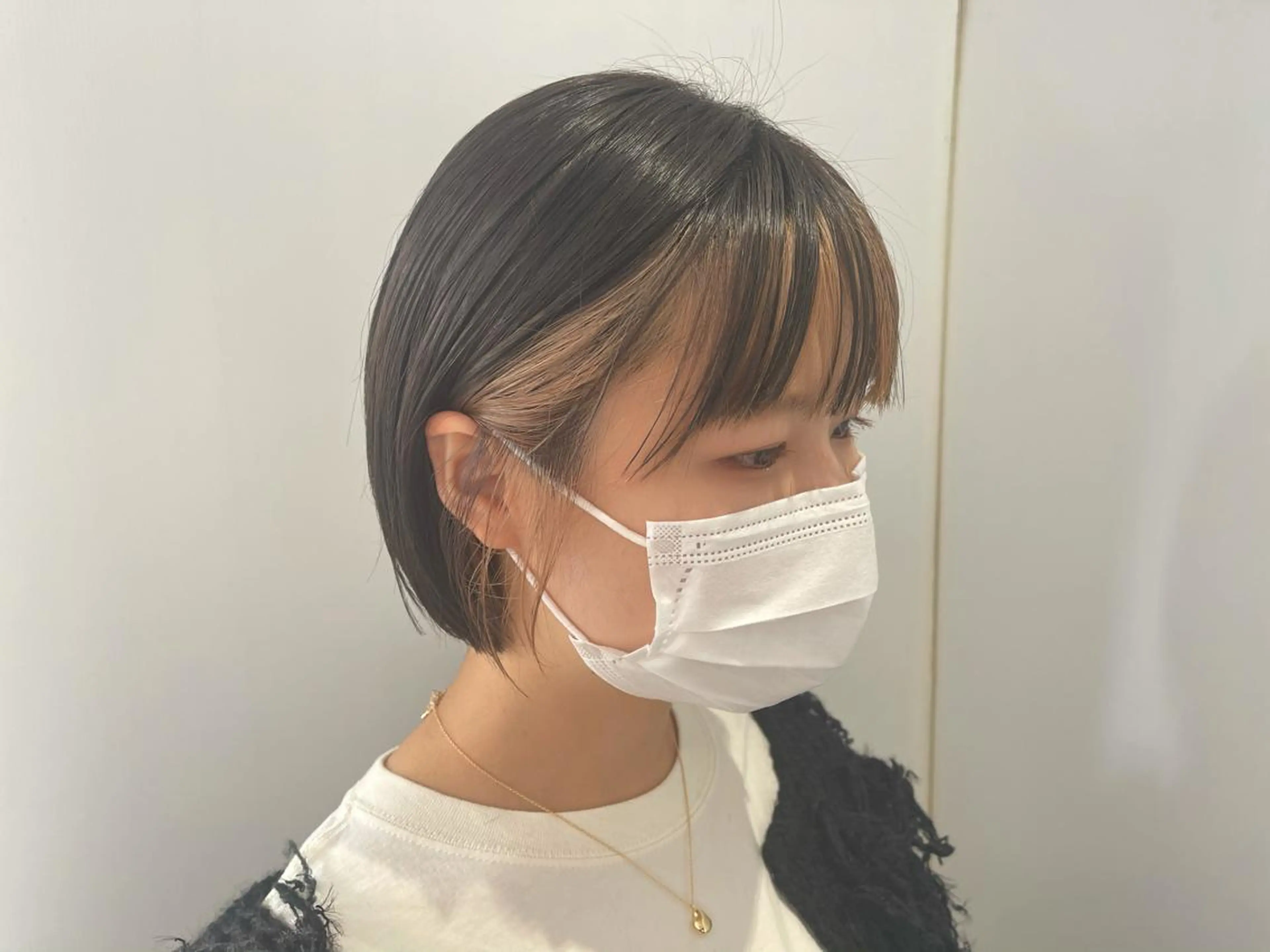 ショート カラー ミストバング  フェイスフレーミング 中東 真子のヘアスタイル
