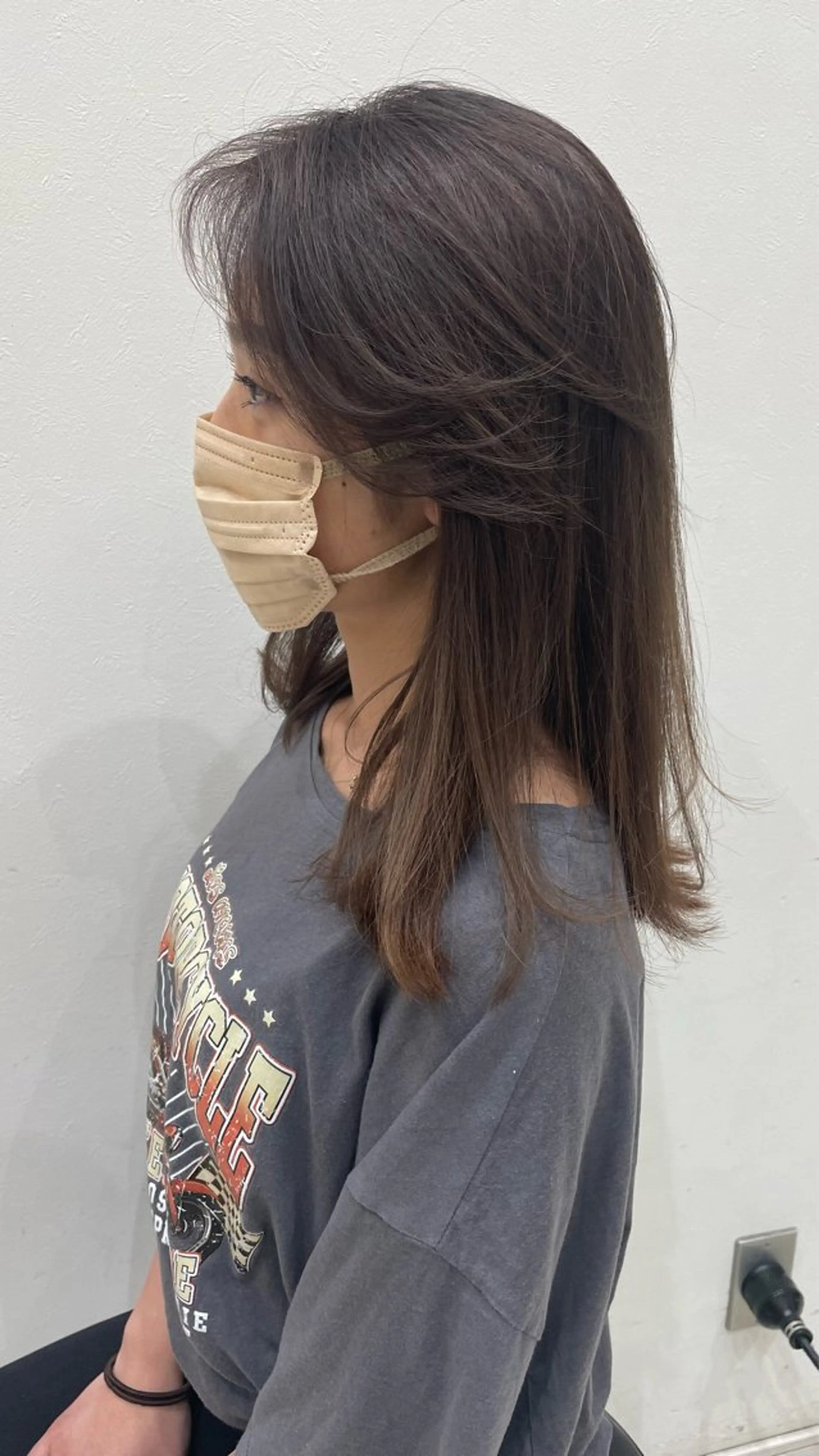 セミロング カラー ベージュカラー オリーブベージュ { door } Kawasakiのヘアスタイル