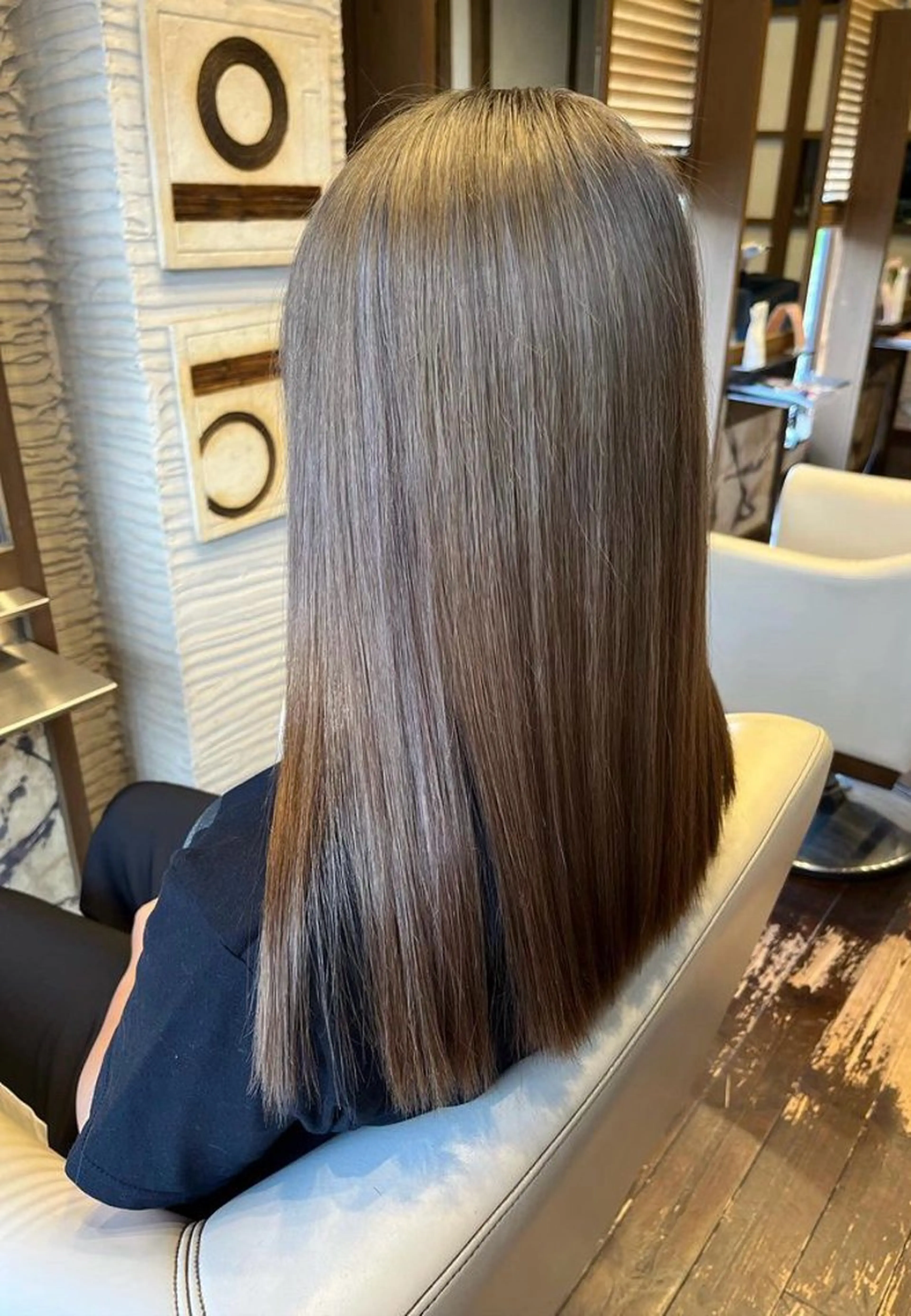 セミロング カラー ベージュカラー 透明感カラー ハイトーンカラー ミルクティーベージュ りずむヘアデザイン所属・Rhythm / RYOMAのヘアスタイル