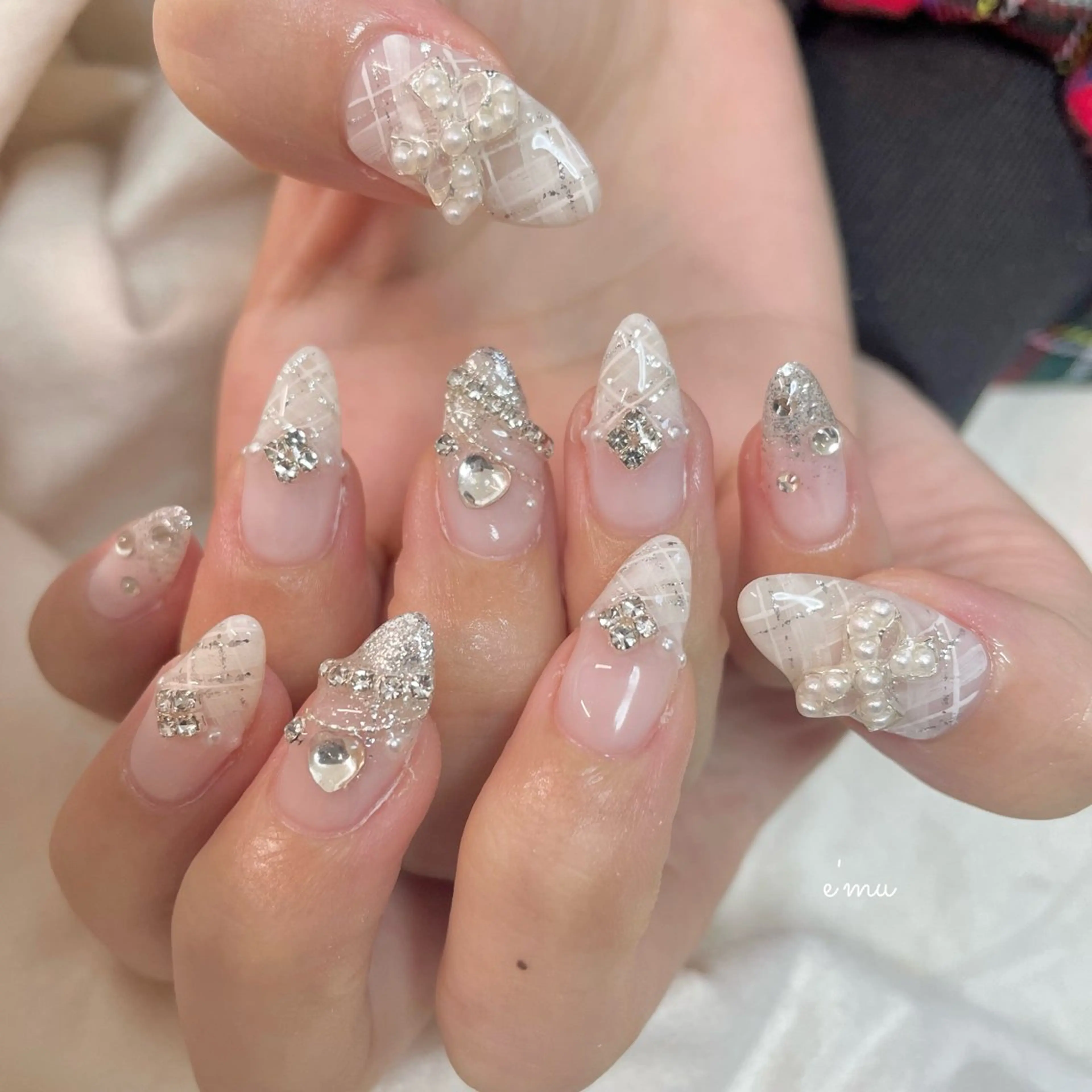 ネイル ガーリー ホワイト ハンドネイル nail salon e'mu💐のネイルデザイン