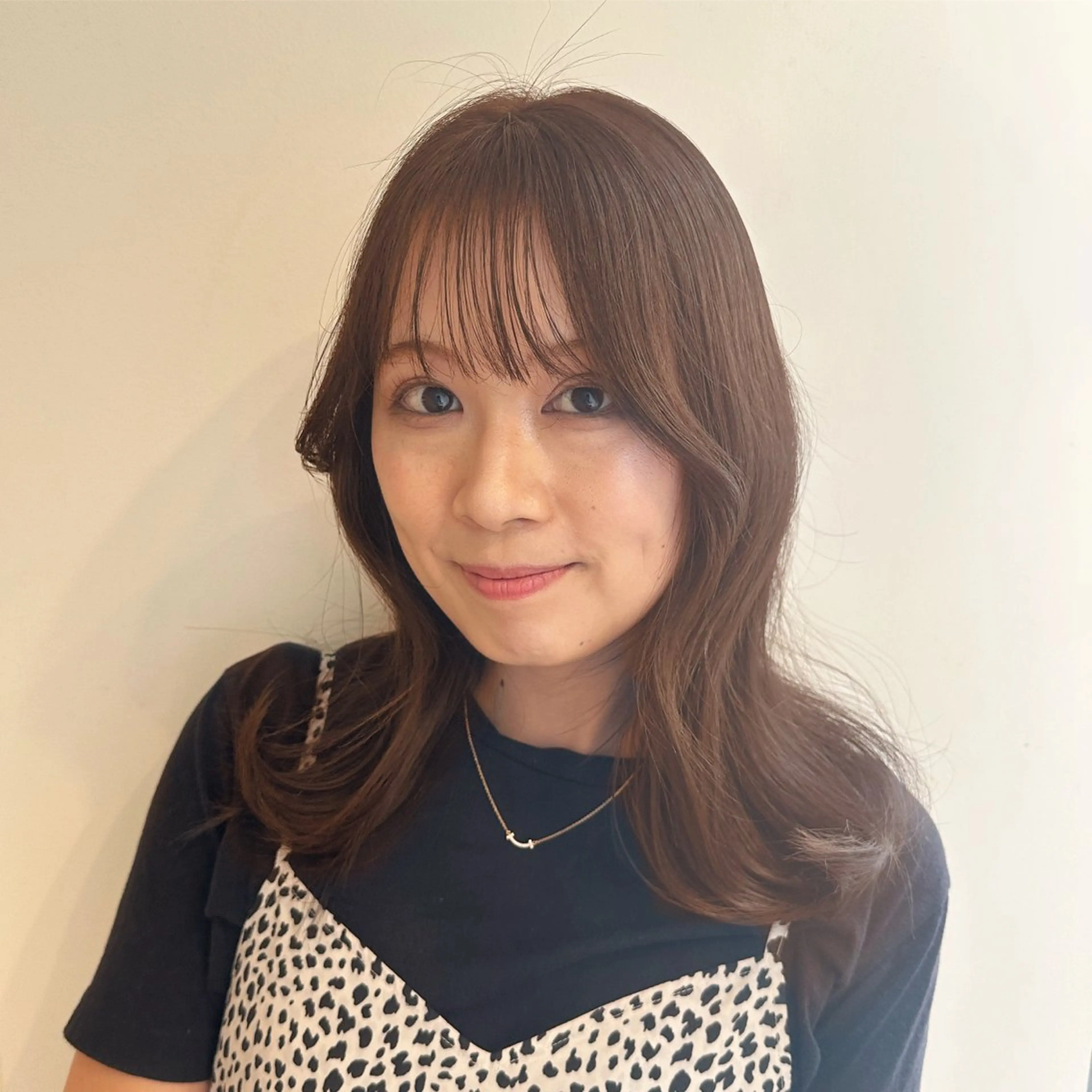 セミロング アッシュ 安丸 結夏のヘアスタイル