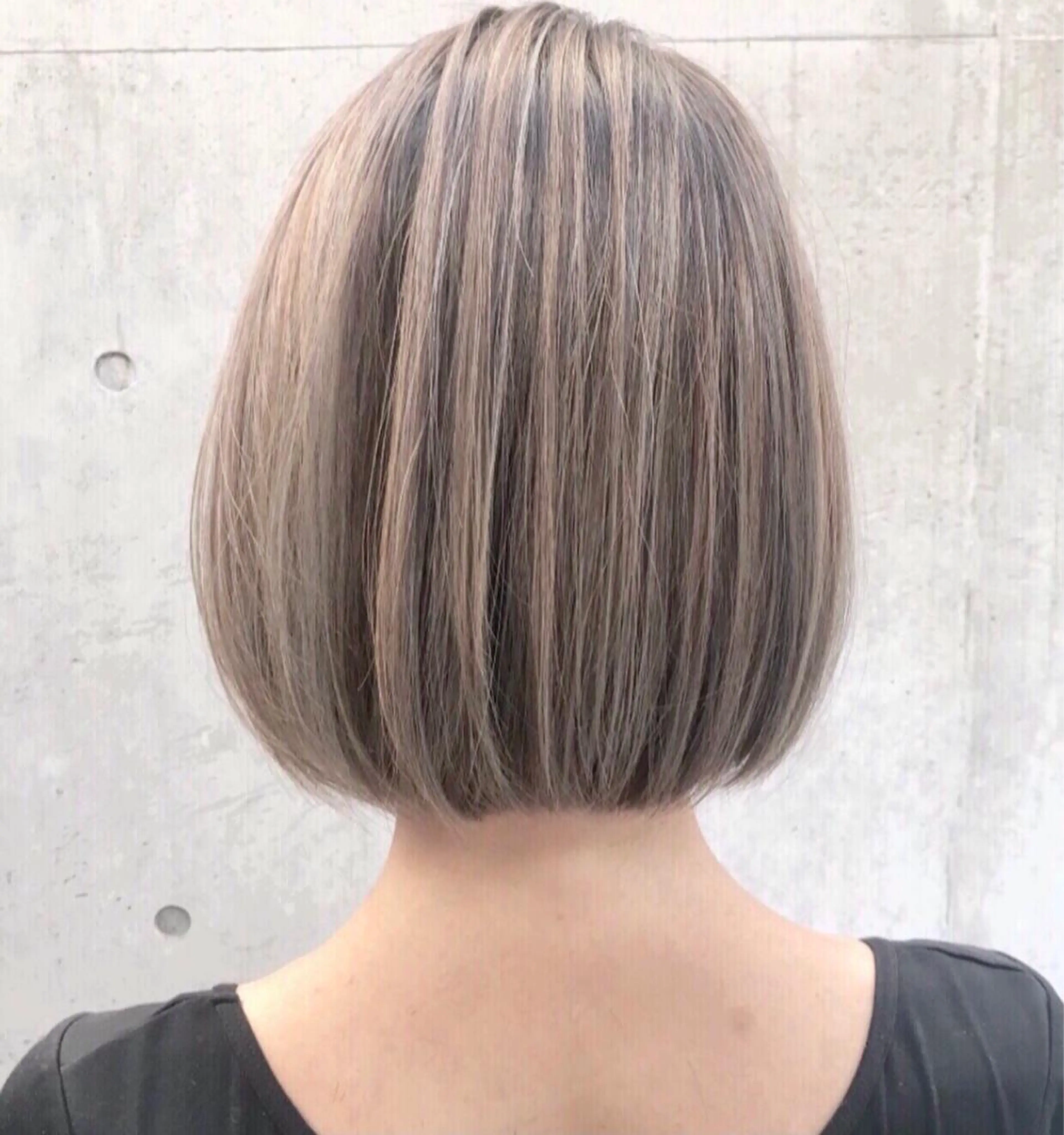 ショート カラー アッシュ ベージュカラー ブルーカラー グレージュ ハイトーンカラー ヘアカラー DX SHARE SALON SHIBUYA所属・AKI アキのヘアスタイル