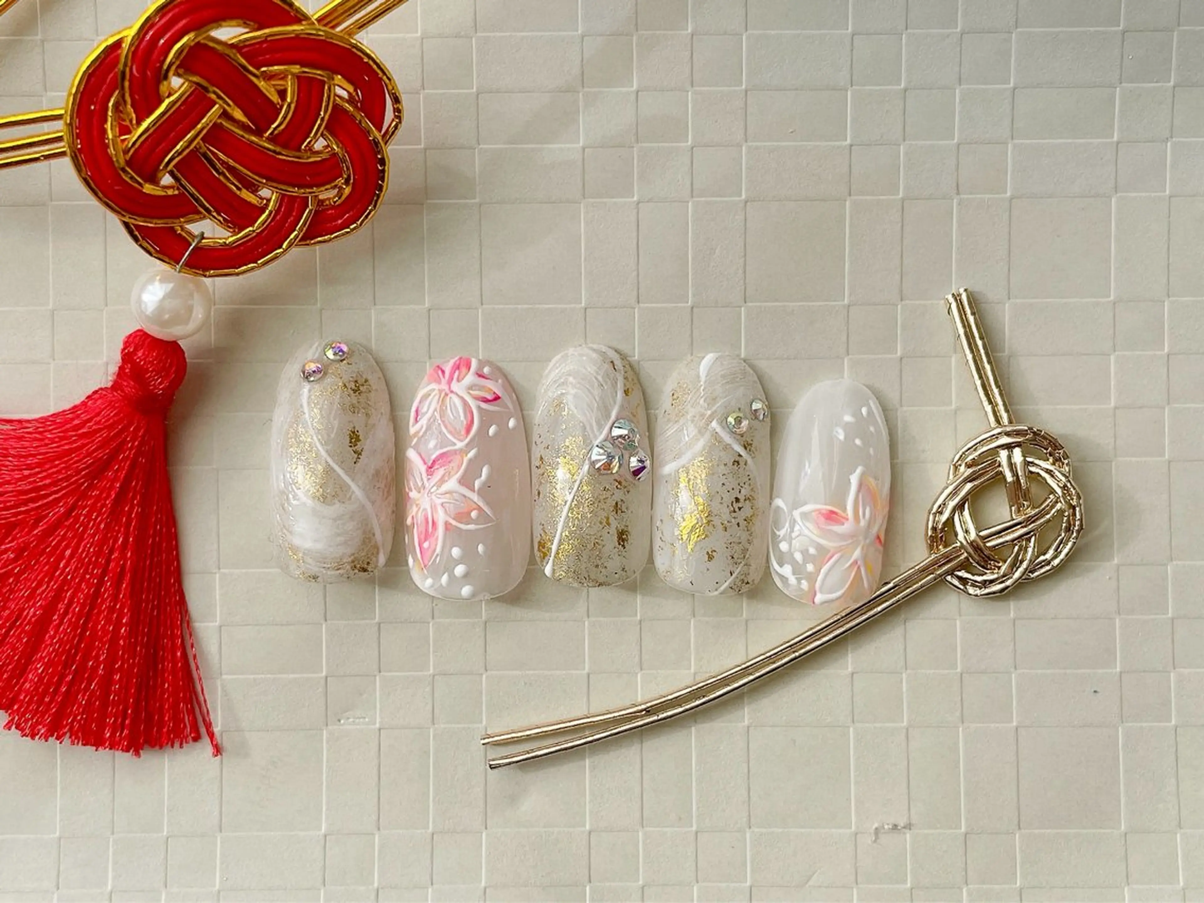 ネイル 成人式 ジェルネイル パラジェル ストーンネイル 冬ネイル ハンドネイル kiki nail 二子玉川のネイルデザイン