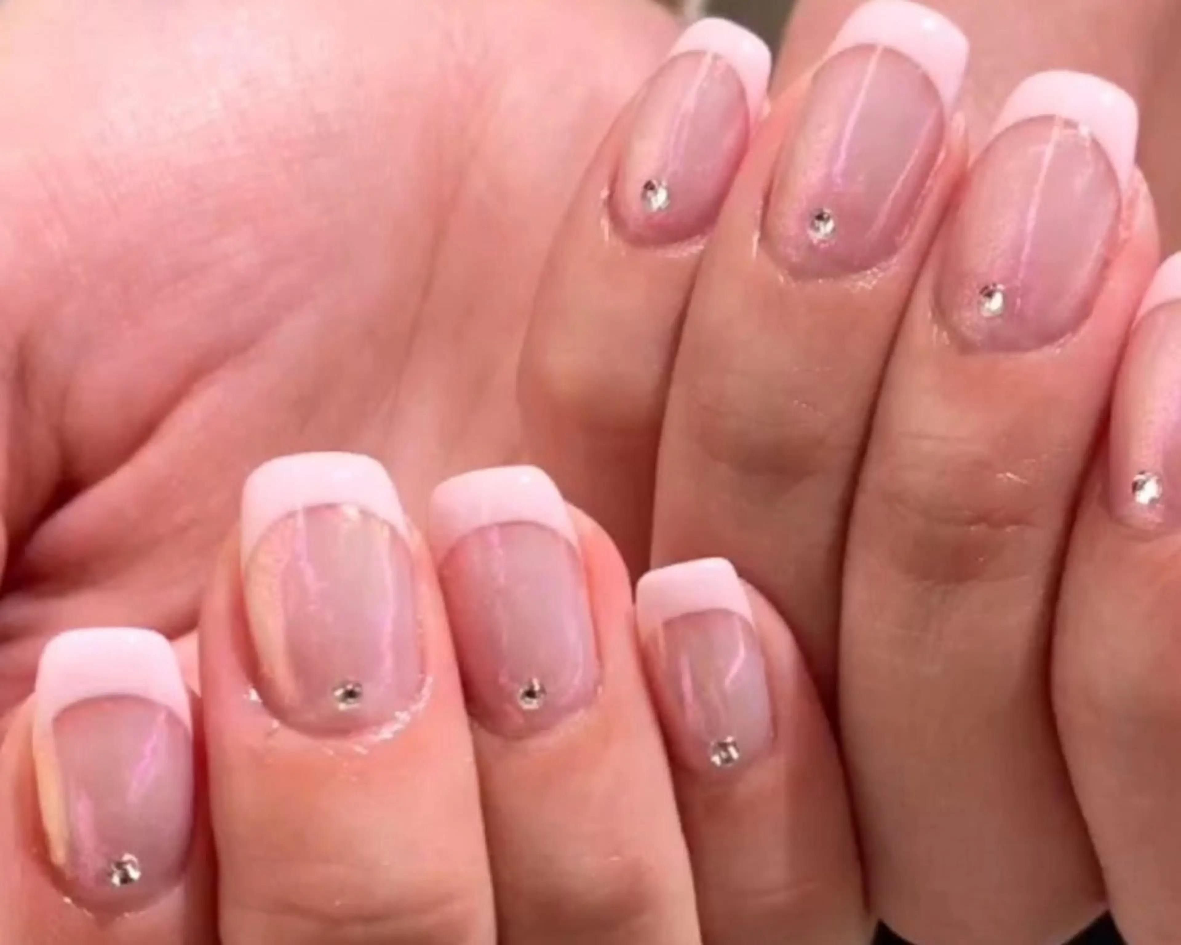 ネイル オーロラネイル フレンチネイル キラキラネイル ニュアンスネイル オフィスネイル ハンドネイル tamu nail 金町のネイルデザイン