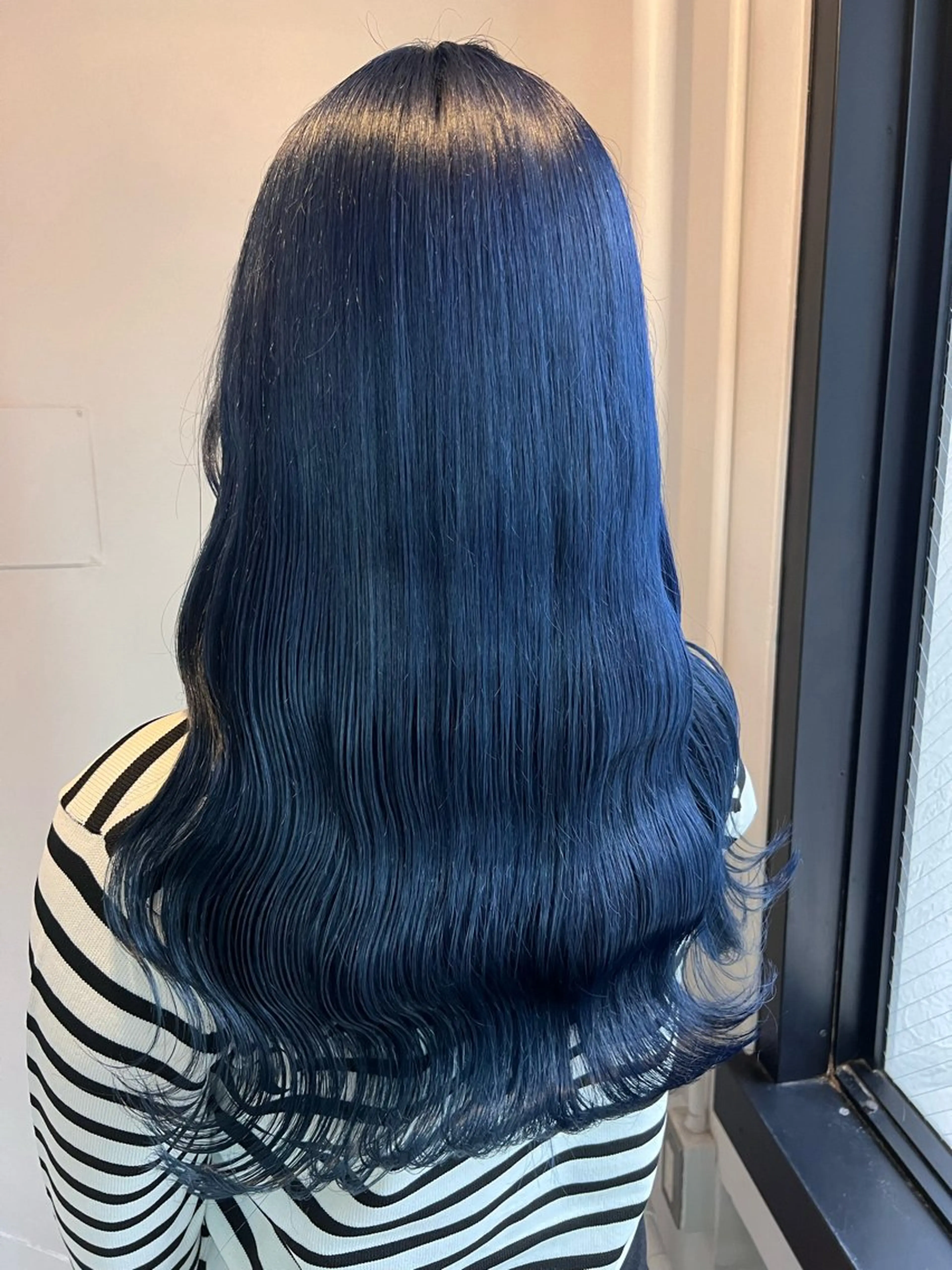 ロング カラー 黒髪 ブルーカラー ブルーブラック ネイビーカラー chloe 【クロエ】のヘアスタイル