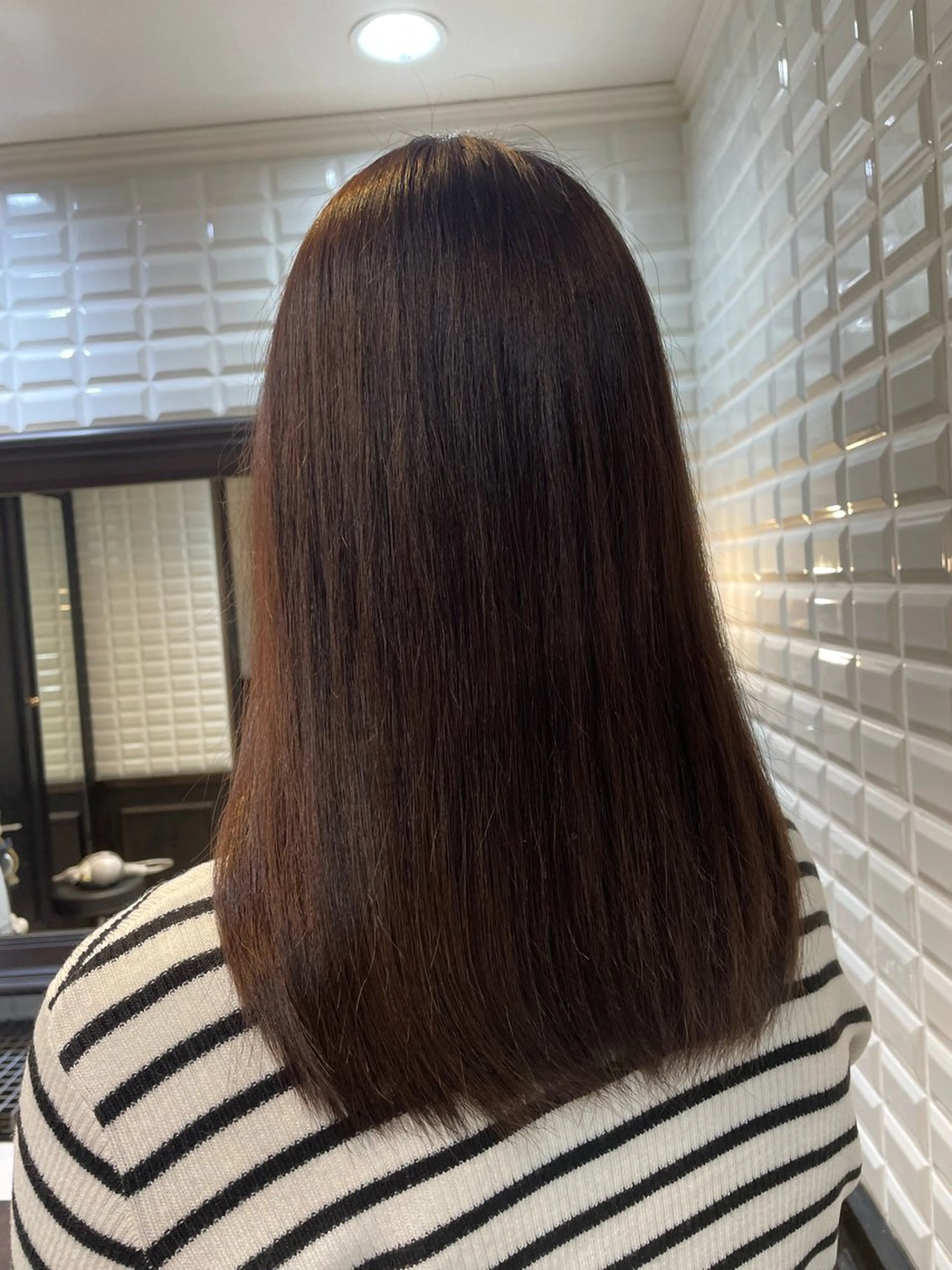 セミロング カラー 透明感カラー 波巻き、ツイスト パーマモデル募集中のヘアスタイル