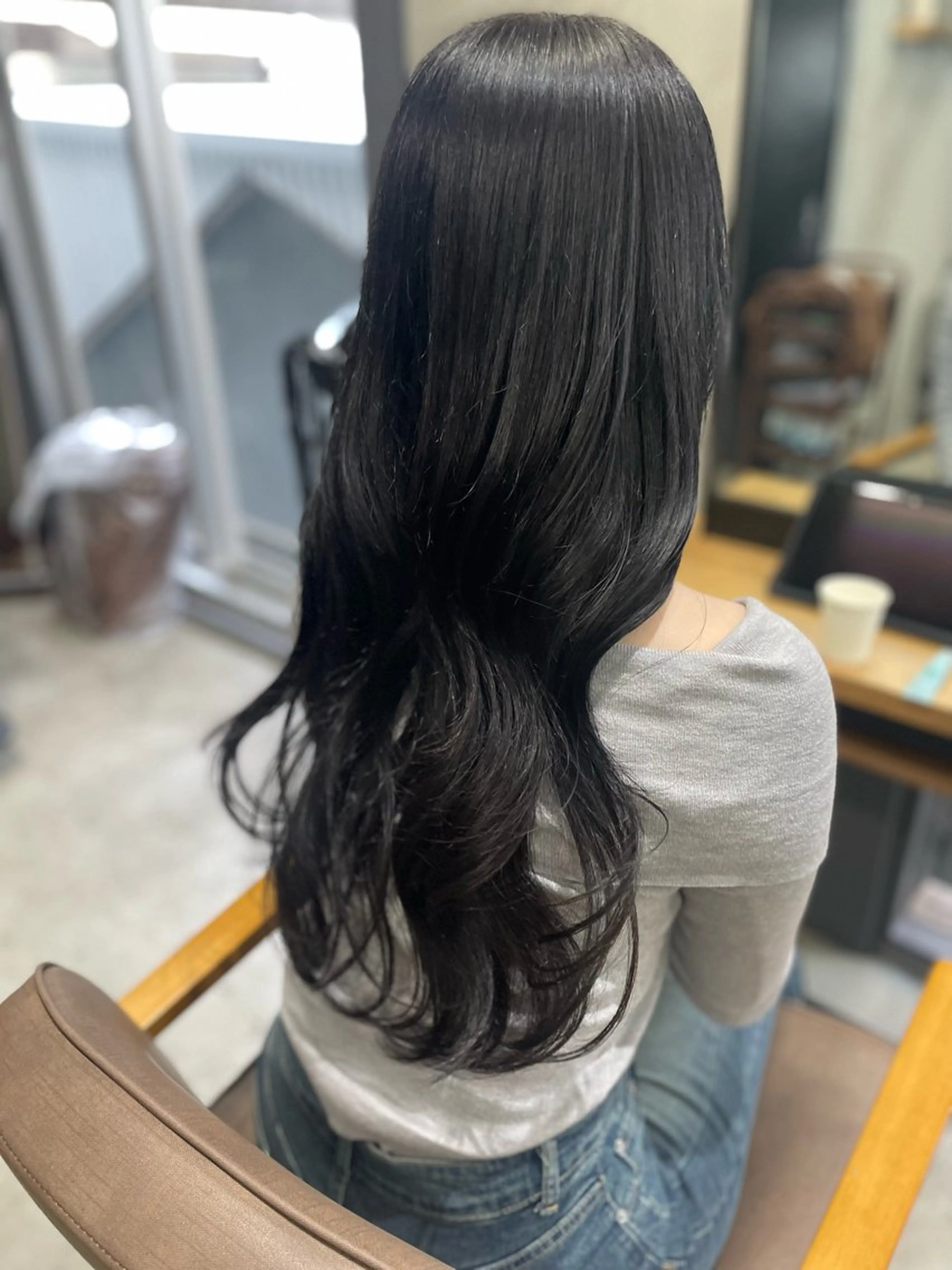ロング カラー 黒髪 ブルーカラー ブルーブラック AIRI layer cut hairのヘアスタイル