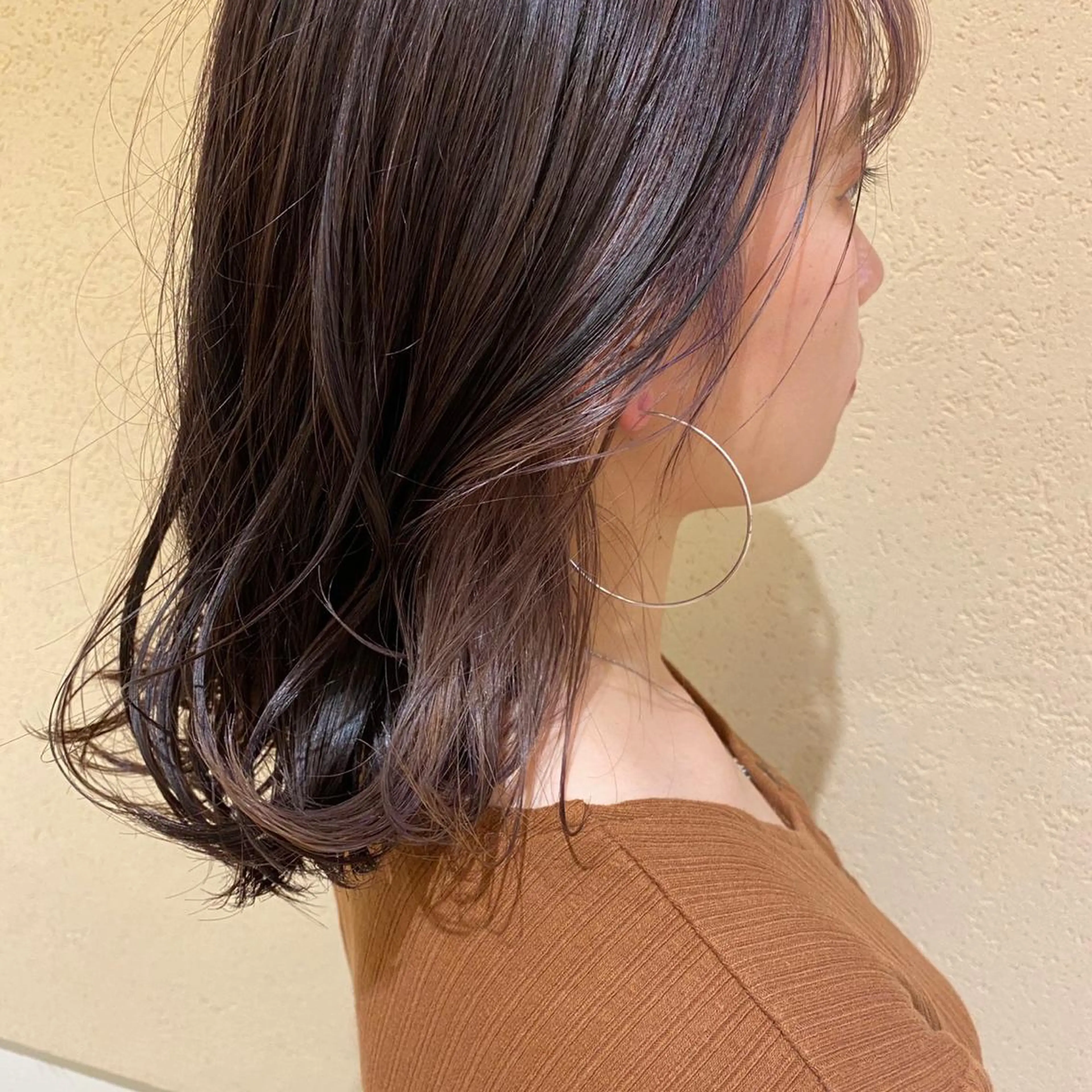 セミロング 新宿スペインカール ヨモギダのヘアスタイル