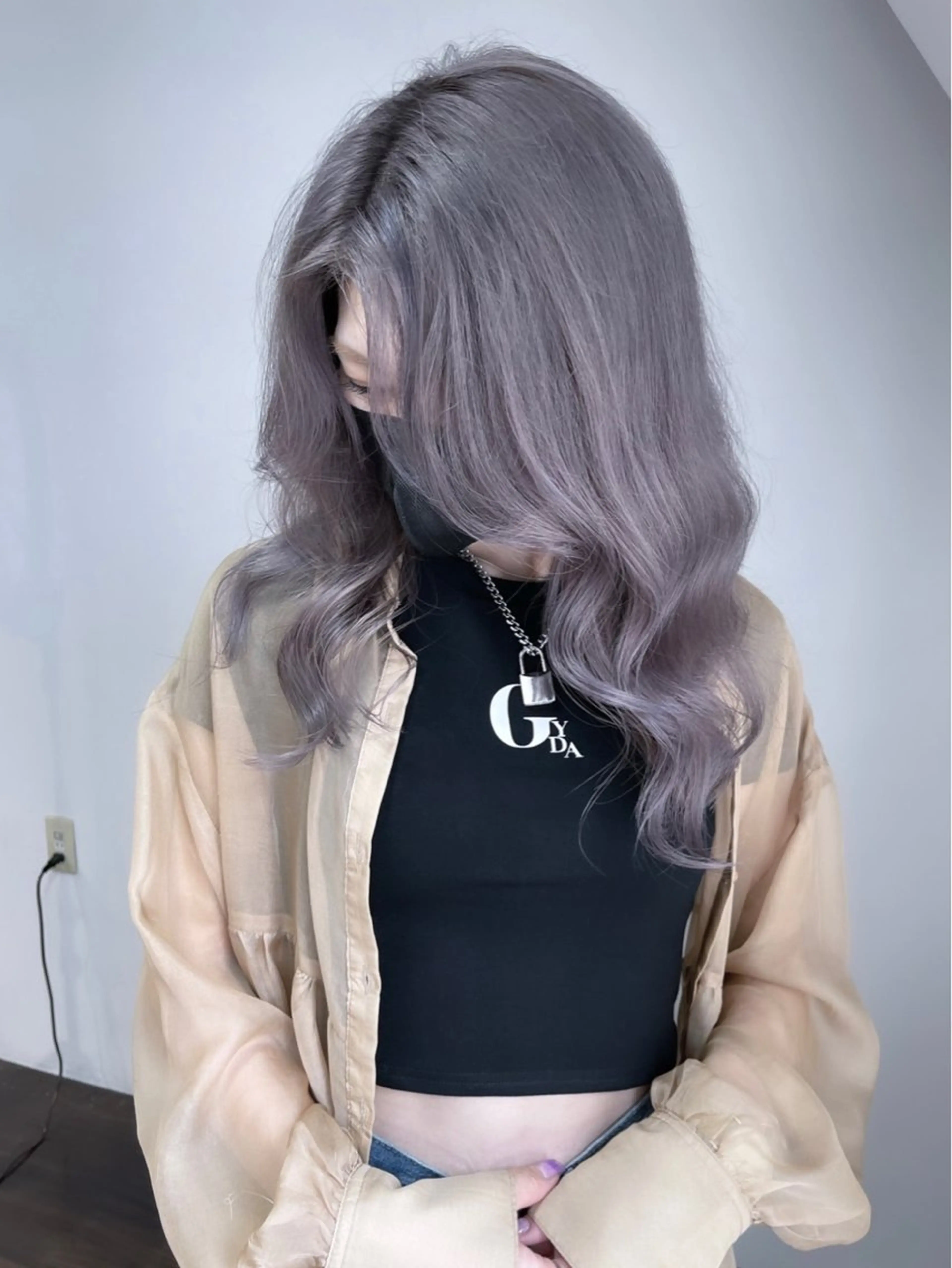 ロング カラー ヘアアレンジ ベージュカラー ブリーチ イヤリングカラー ハイトーンカラー ミルクティーベージュ ヘアカラー トリートメント 髪質改善/縮毛矯正 ダブルカラー/Youのヘアスタイル