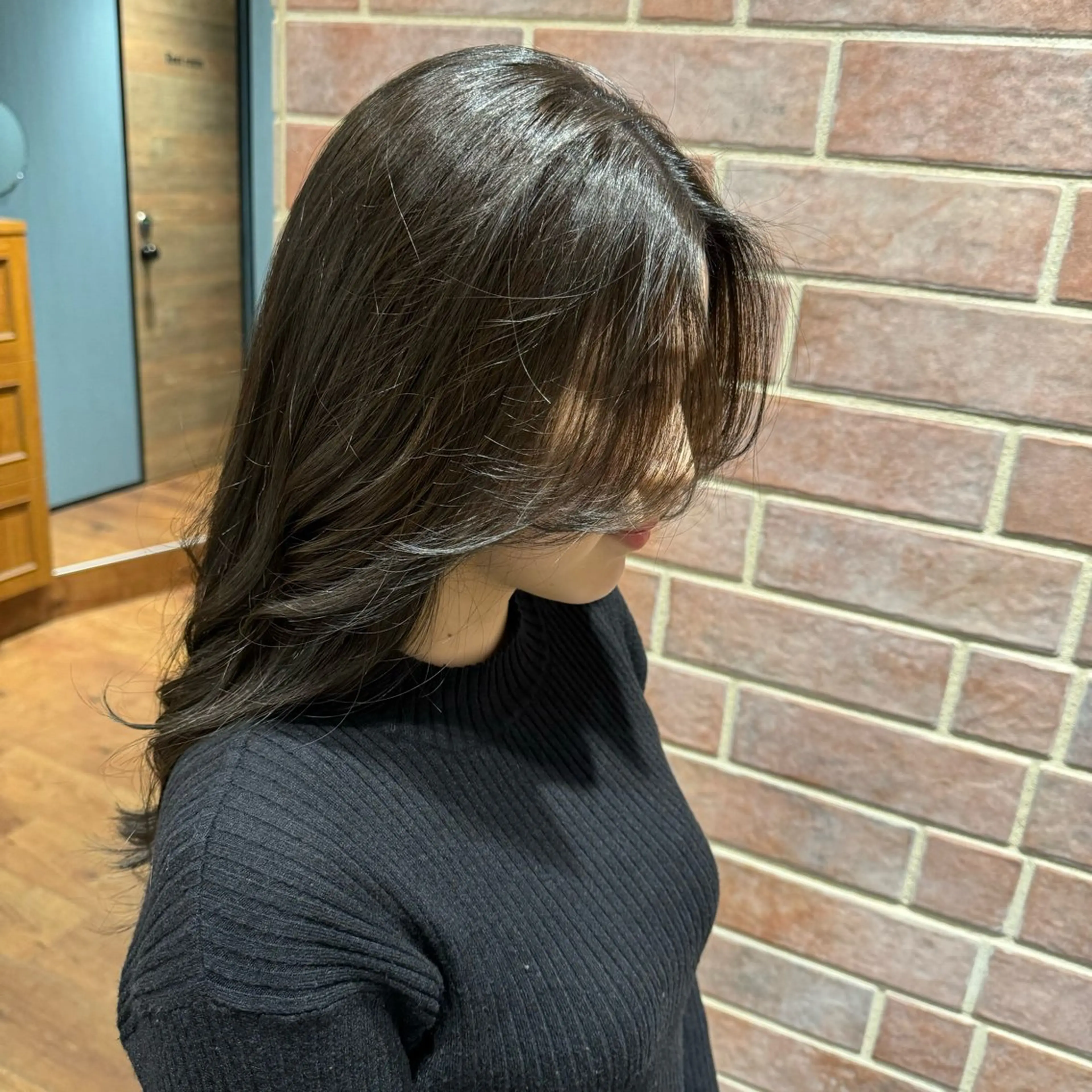 セミロング カラー ダークグレー ダークグレージュ グレージュ 銀座✨綺麗になれる ストレート✨中山蓮のヘアスタイル