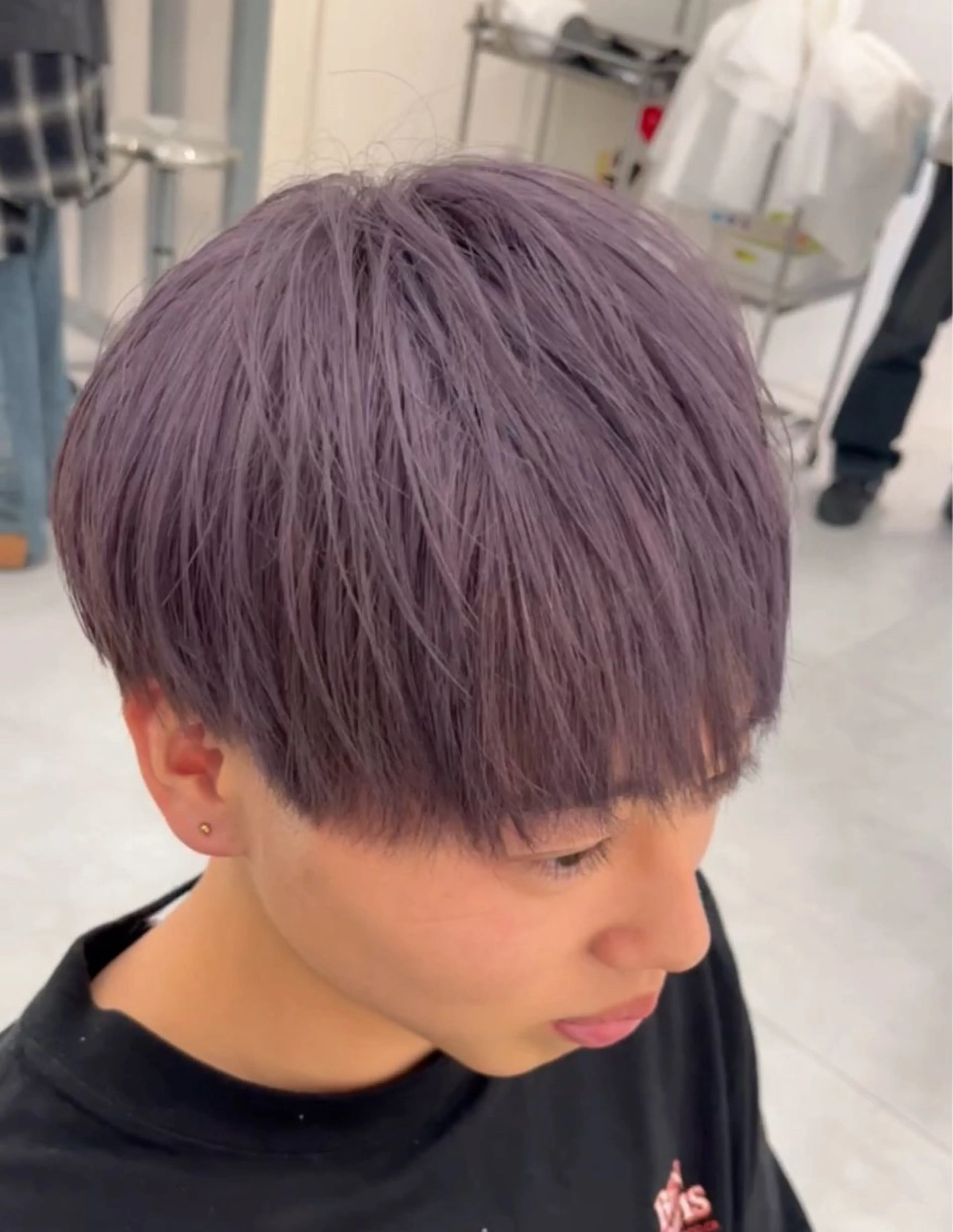 ショート カラー パーマ メンズ パープルカラー シルバー 鶴田 来夢のヘアスタイル
