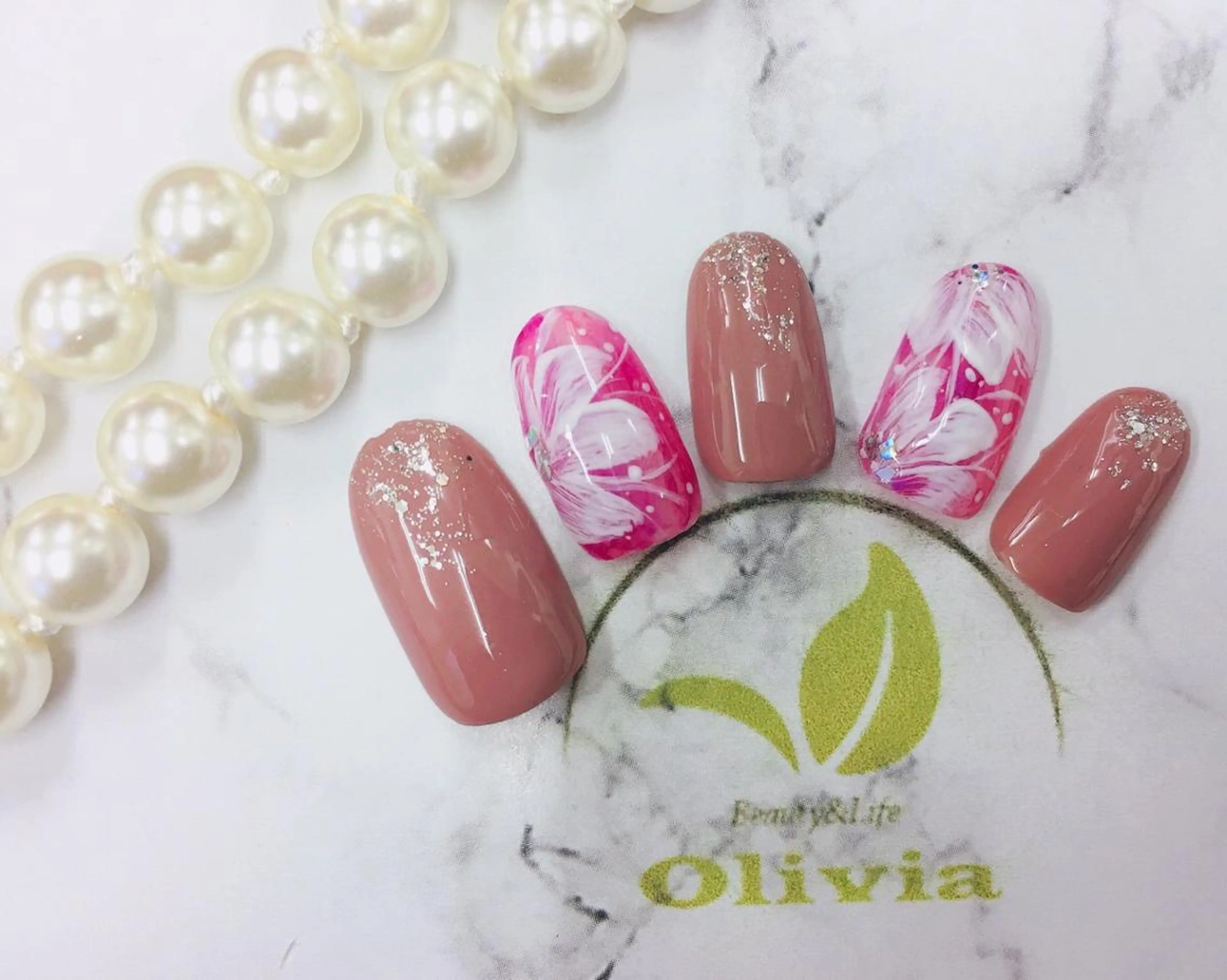 ネイル Olivia アイラッシュのマツエク・マツパデザイン