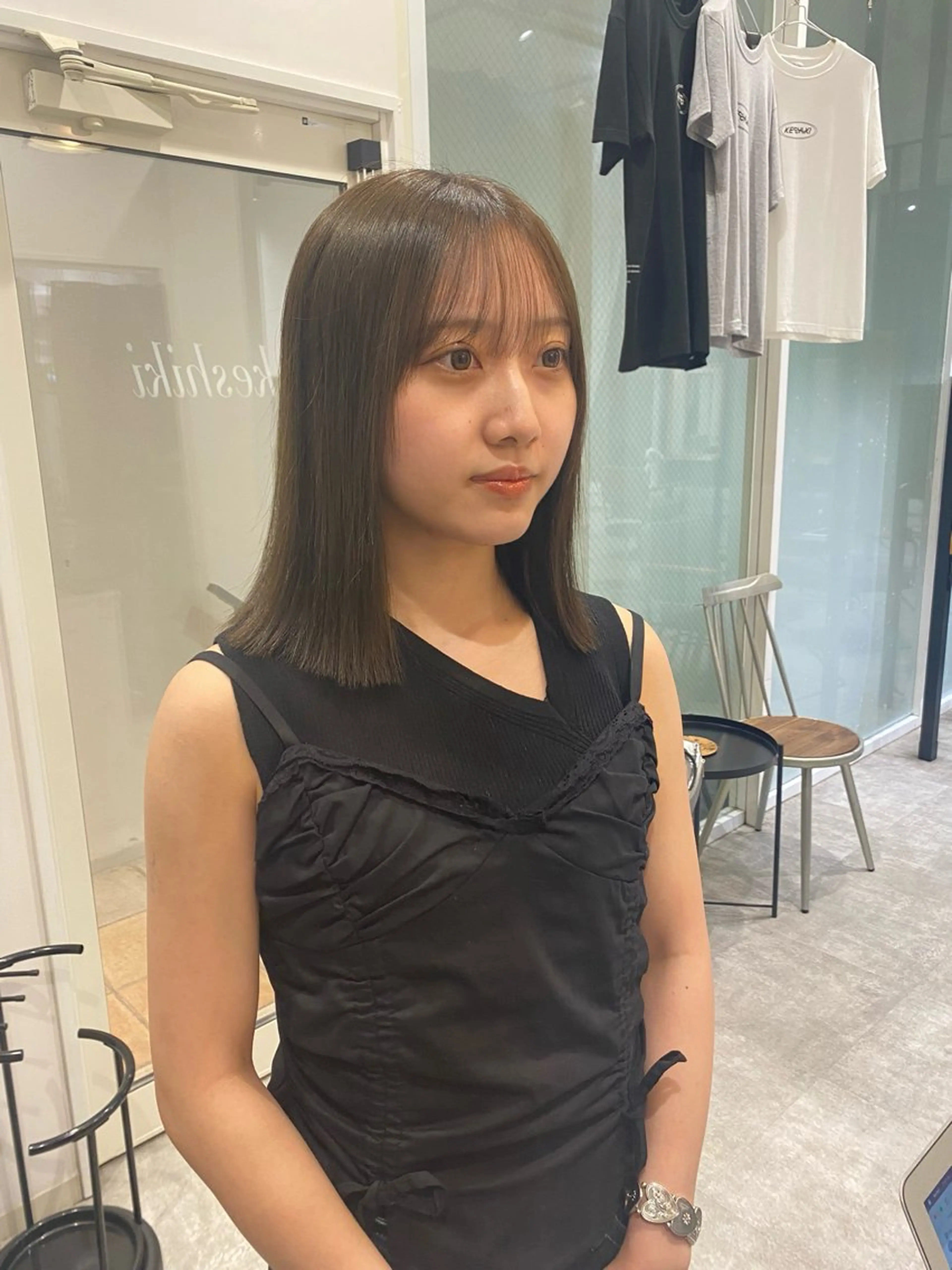 ミディアム カラー ベージュカラー 透明感カラー オリーブベージュ シースルーバング カット ヘアカラー トリートメント 安部 真輝のヘアスタイル
