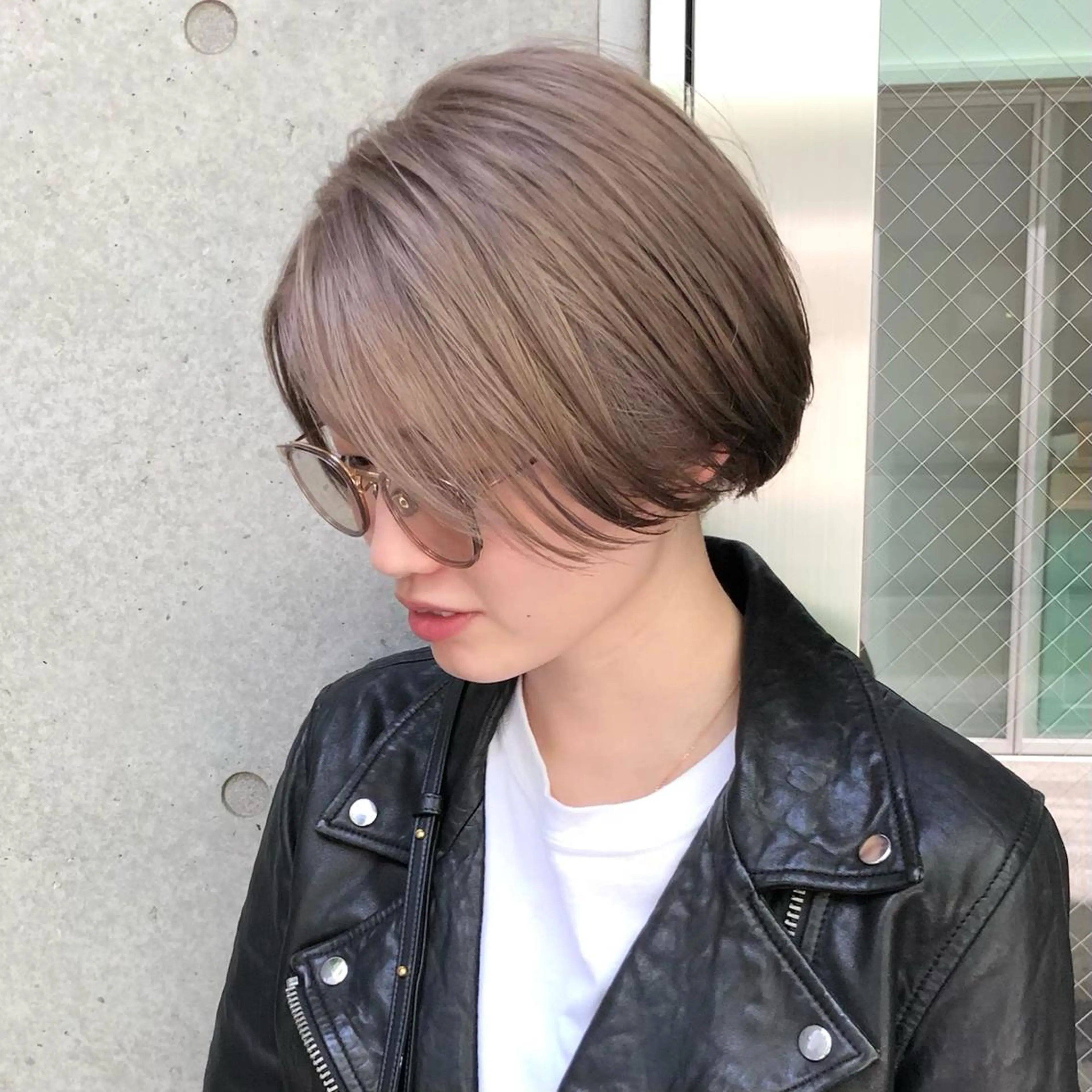 ショート カラー ショートボブ ハンサムショート ベージュカラー ブリーチ ハイトーンカラー GrandStory SHIBUYA所属・卒業式お呼ばれ🕊️ ヘアセット✴︎ミキのヘアスタイル