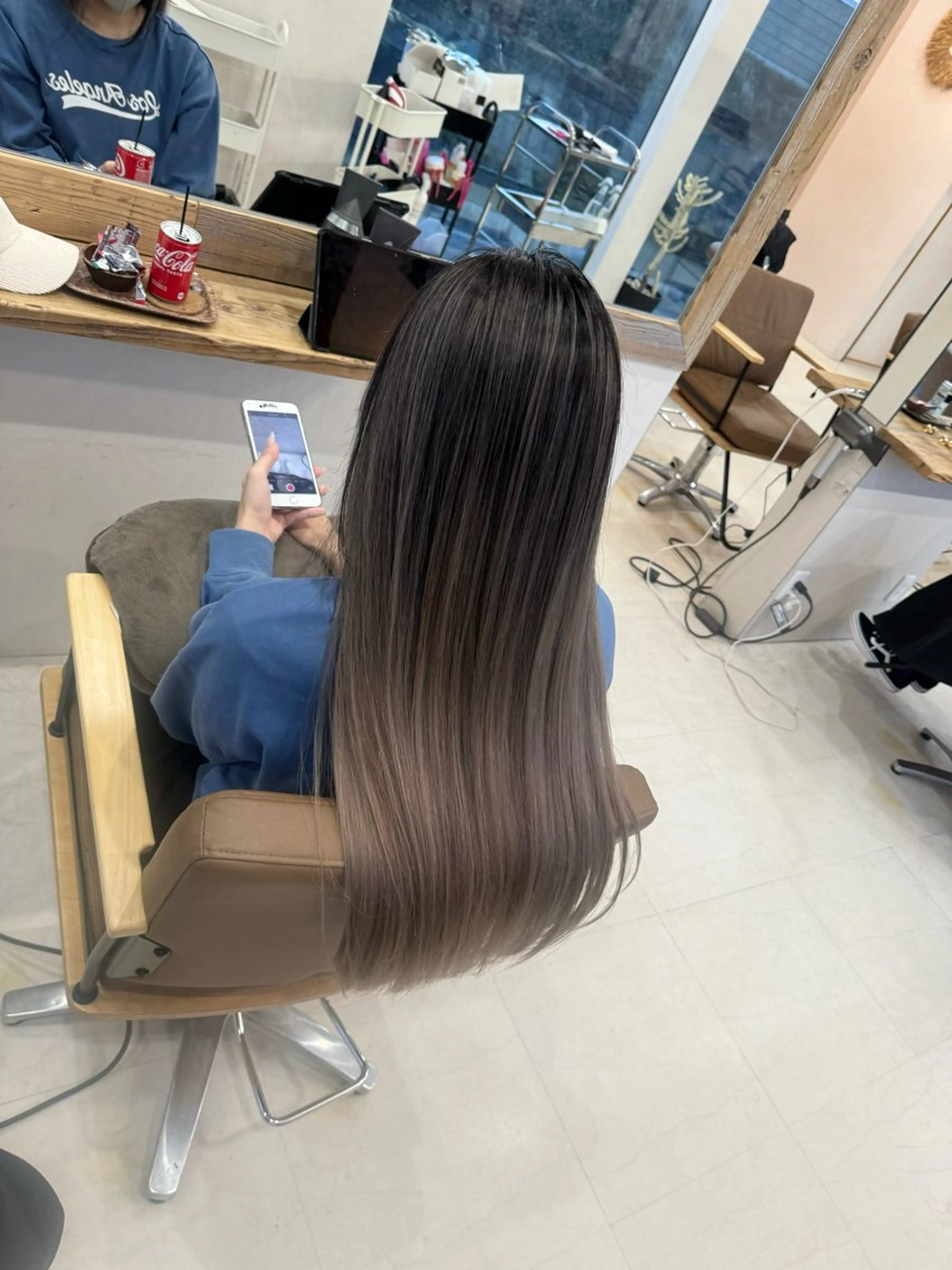 ロング ハイライト ヘアカラー アルーナビューティデザイン所属・鈴木 妃帆未のヘアスタイル
