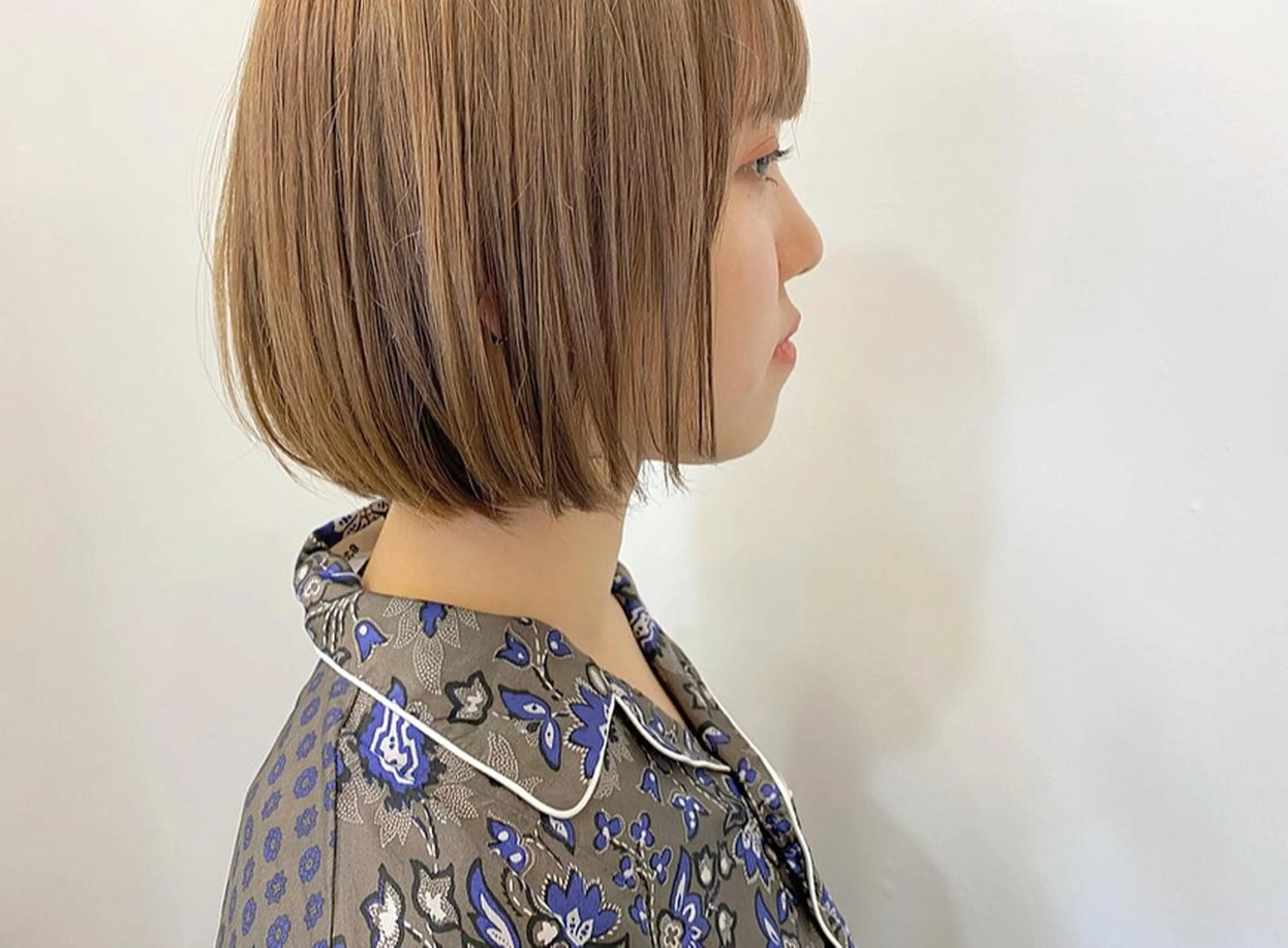 ショート カラー ベージュカラー ブリーチ ブラウンカラー ミルクティーベージュ ボブ カット ヘアカラー トリートメント 鈴木 翔梧のヘアスタイル