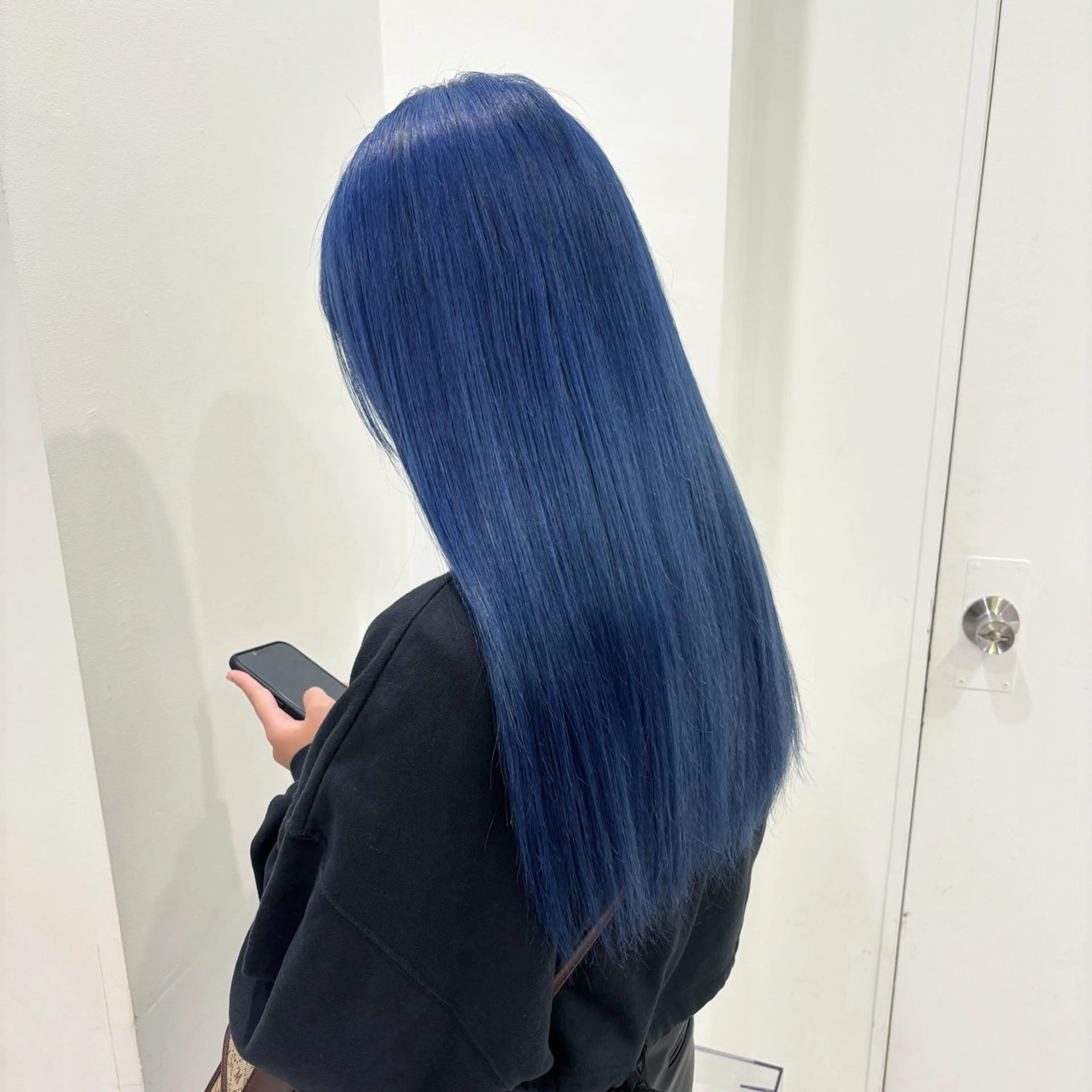 セミロング カラー 🩵韓国レイヤー× 寒色カラー🩵のヘアスタイル