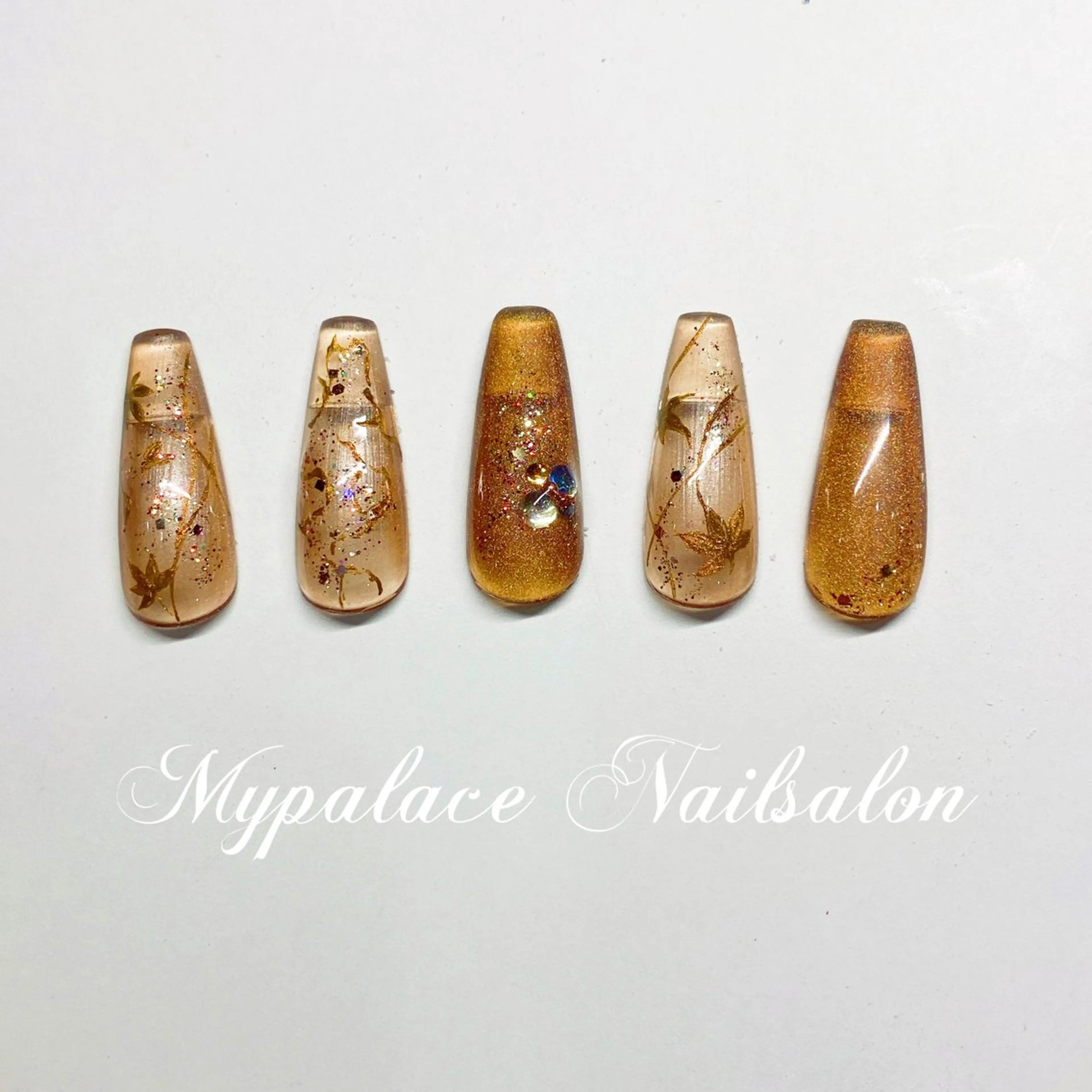 ネイル アートネイル ブラウン マグネットネイル ストーンネイル ハンドネイル Yuis Nailスカルプ専門のネイルデザイン